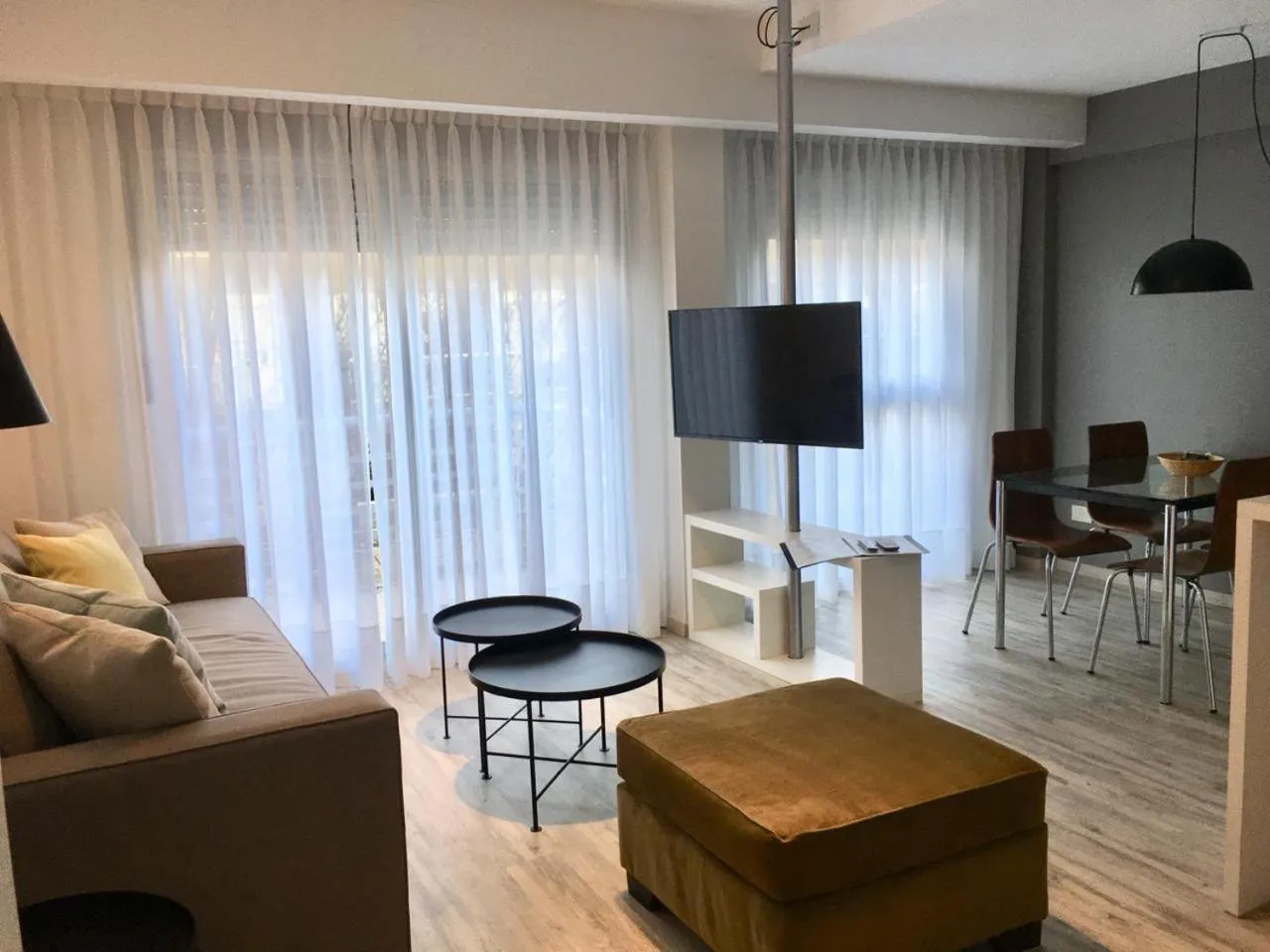 Communal lounge/ TV room in Color Botánico