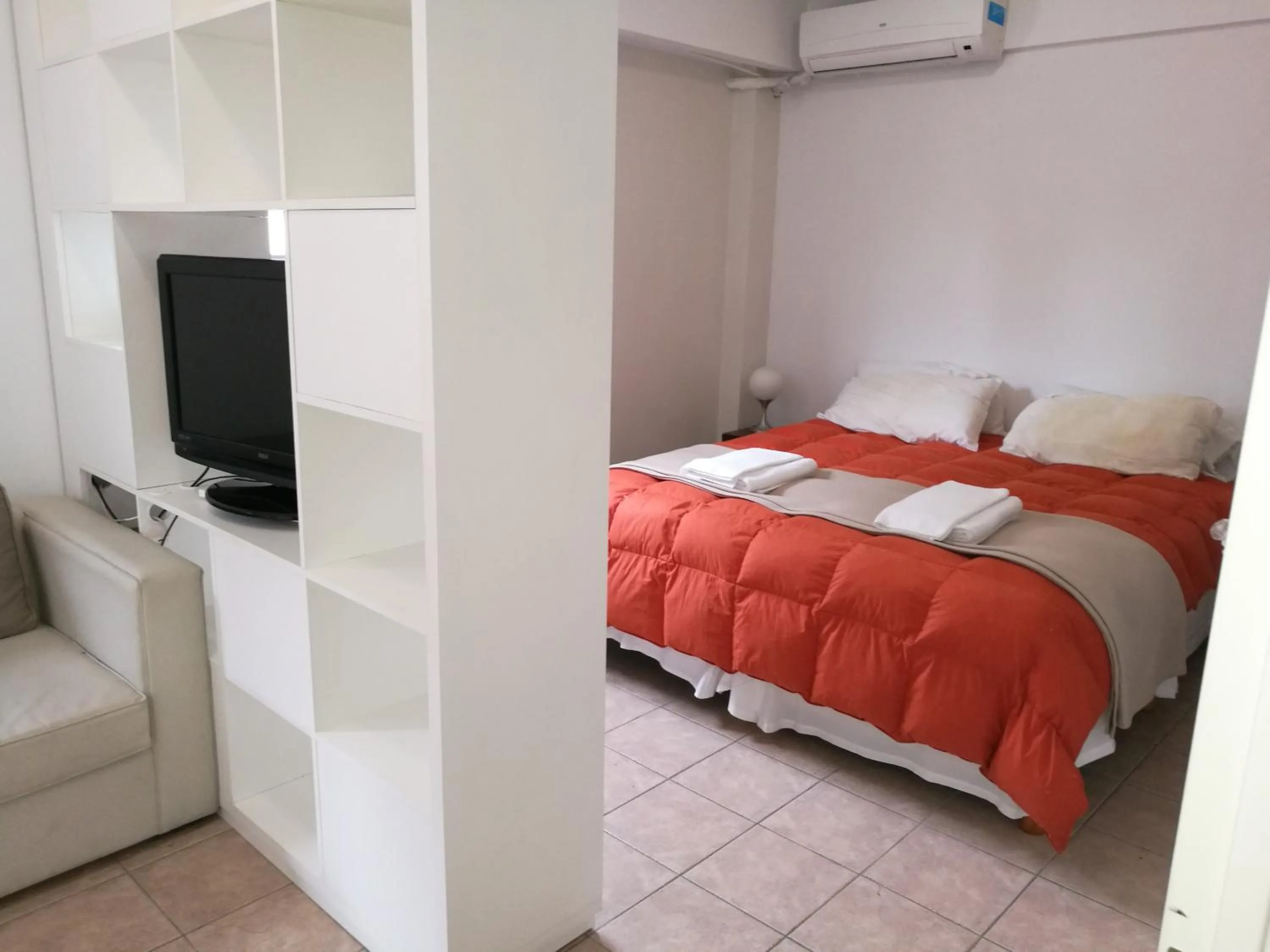 Communal lounge/ TV room, Bed in Color Botánico