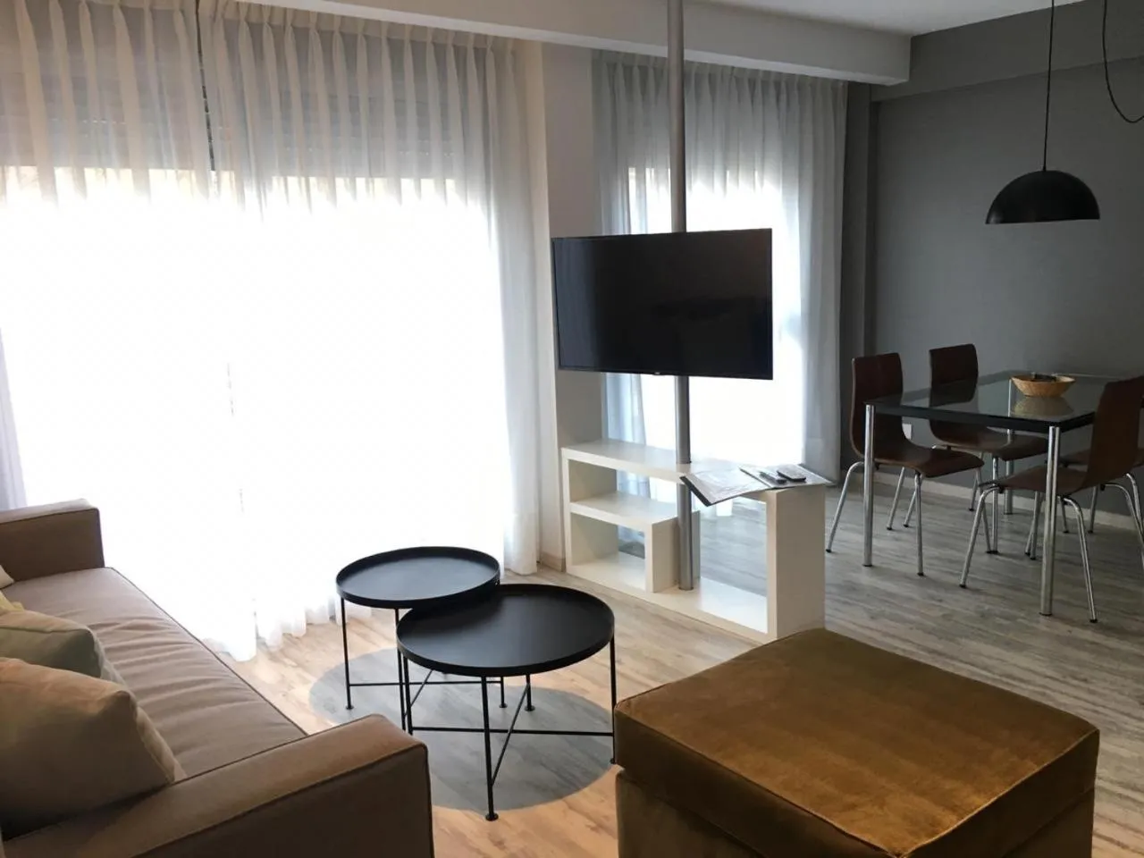 Communal lounge/ TV room in Color Botánico