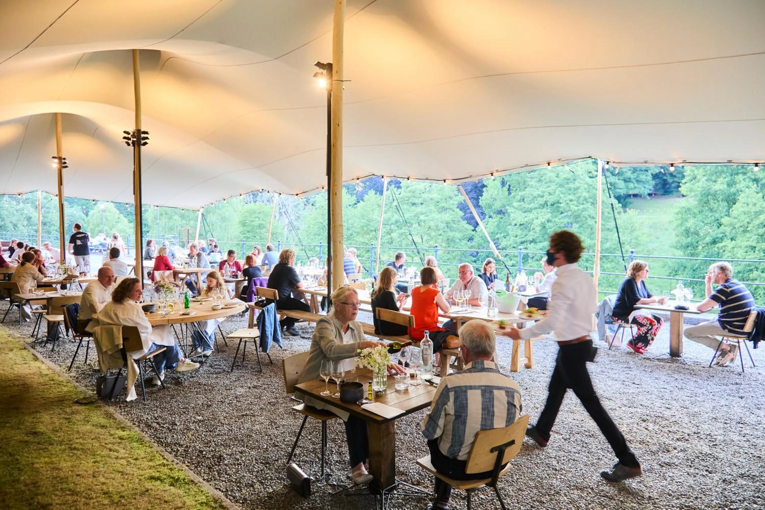 Restaurant/places to eat in Château de la Chapelle