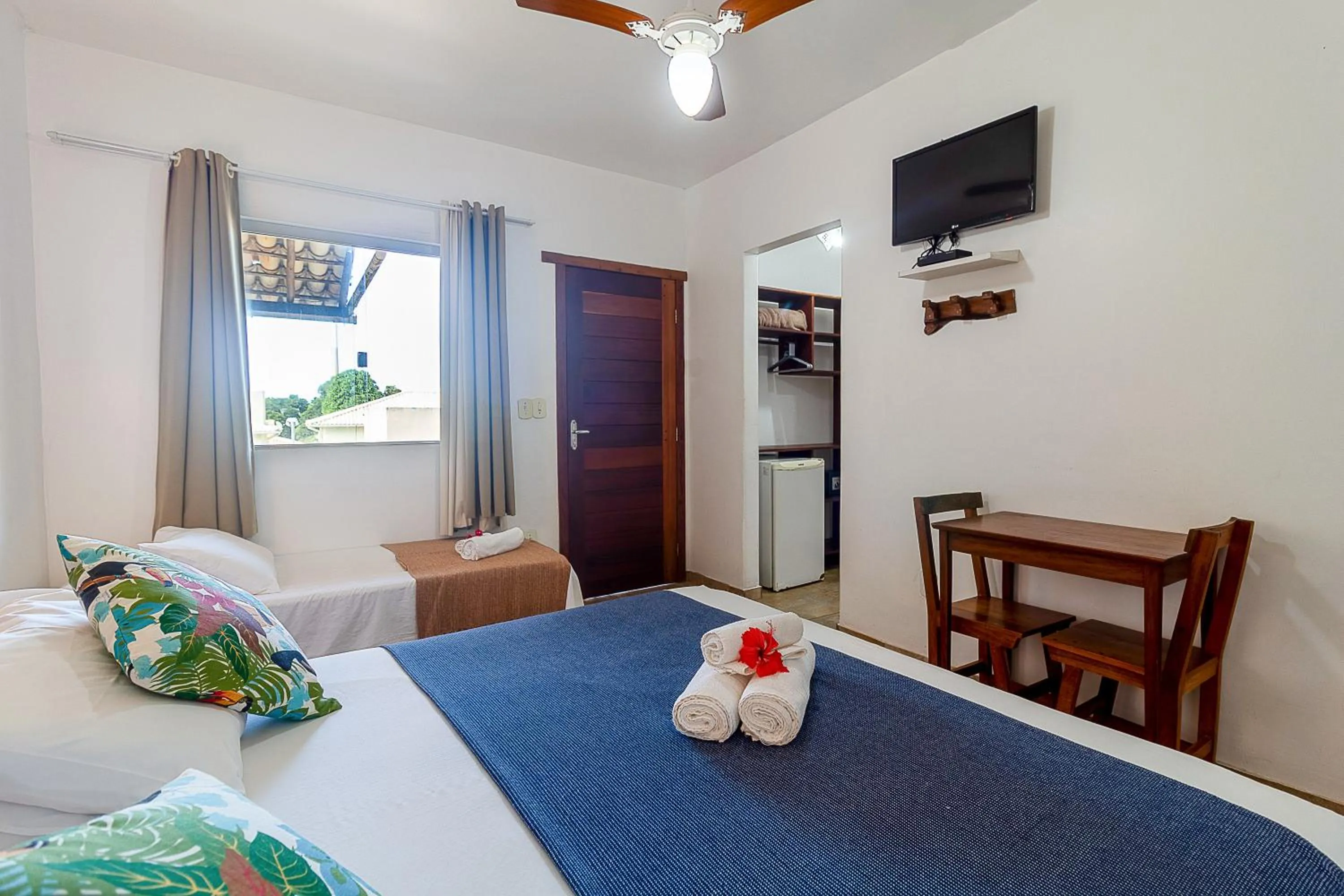 Communal lounge/ TV room, Bed in Pousada Pé na Estrada