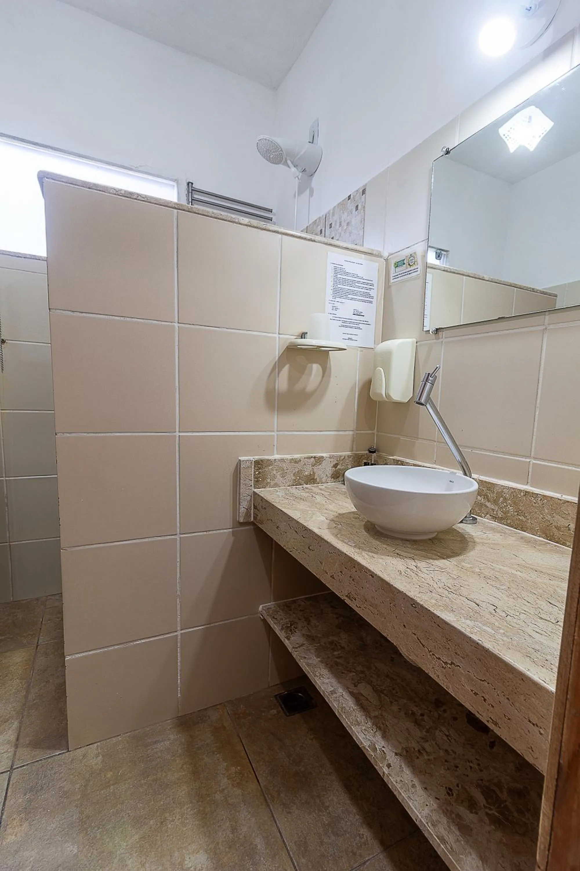 Shower in Pousada Pé na Estrada