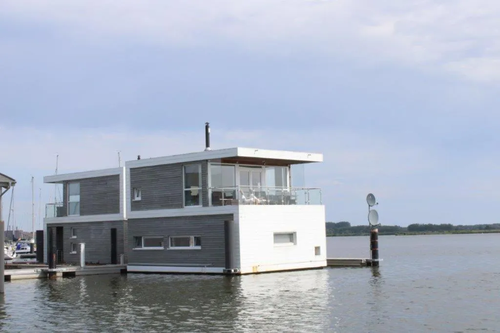 Property building in Schwimmende Häuser im BALTIC SEA RESORT