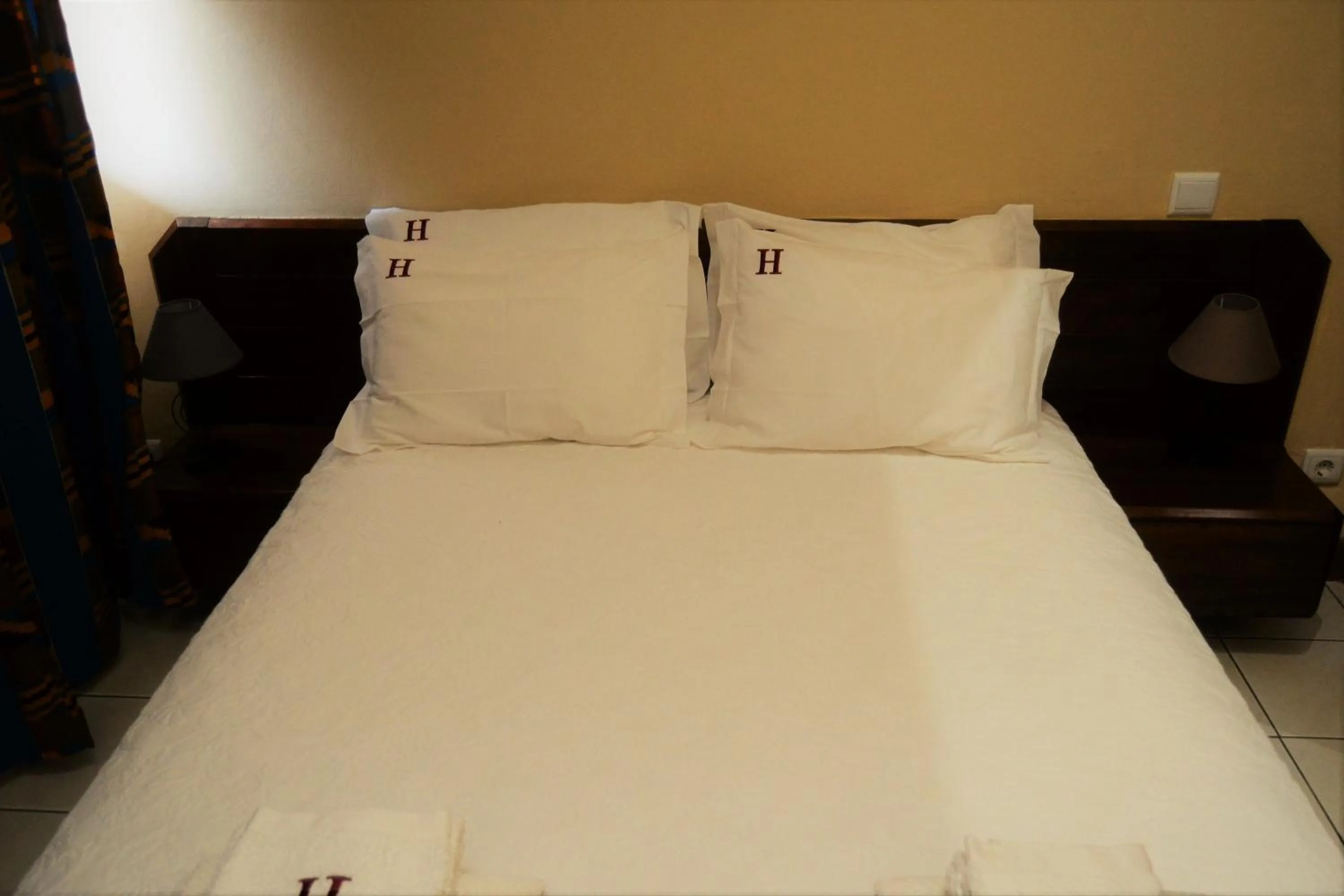 Photo of the whole room, Bed in Hotel Central