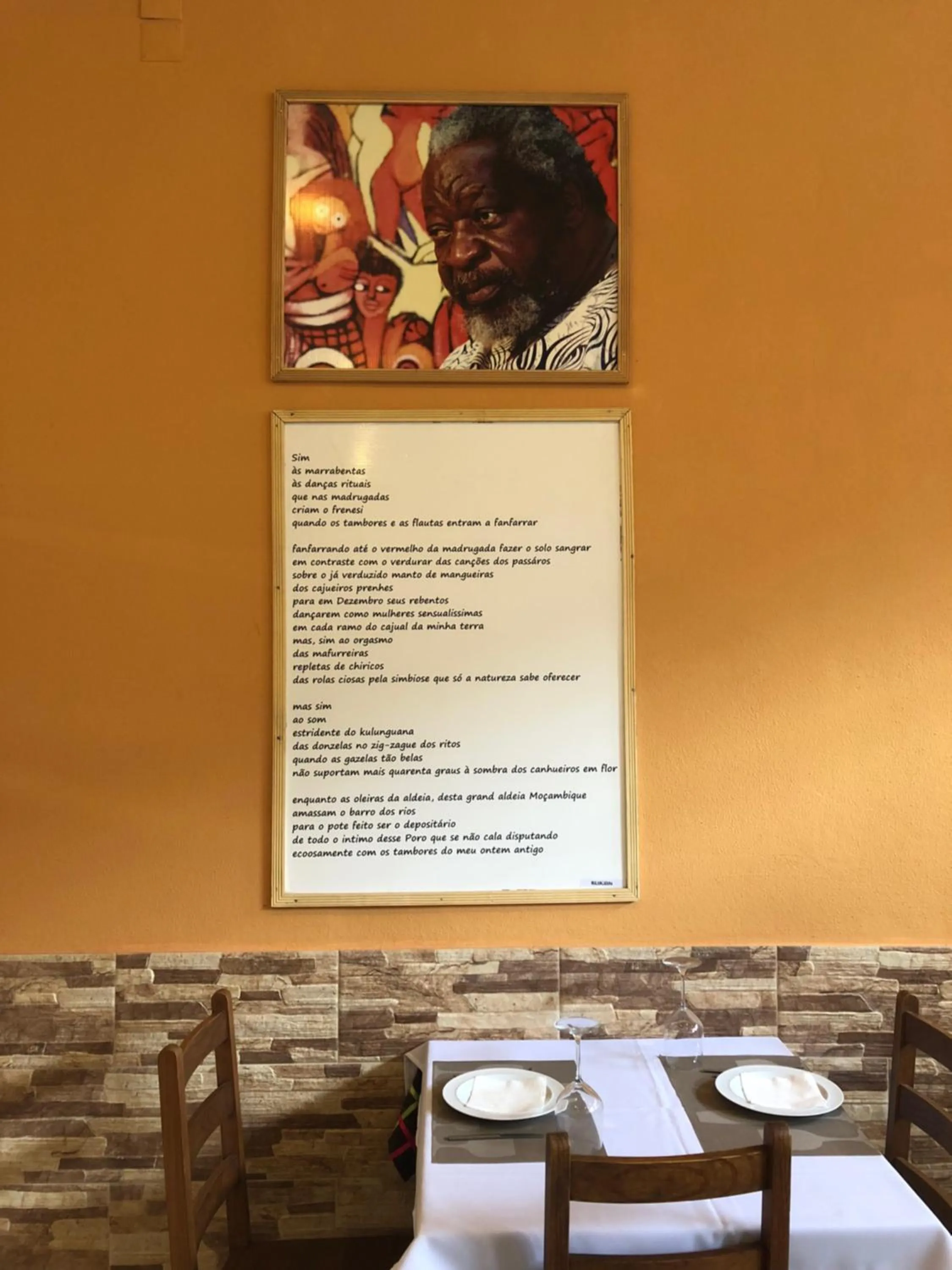 Restaurant/places to eat in Hotel Central