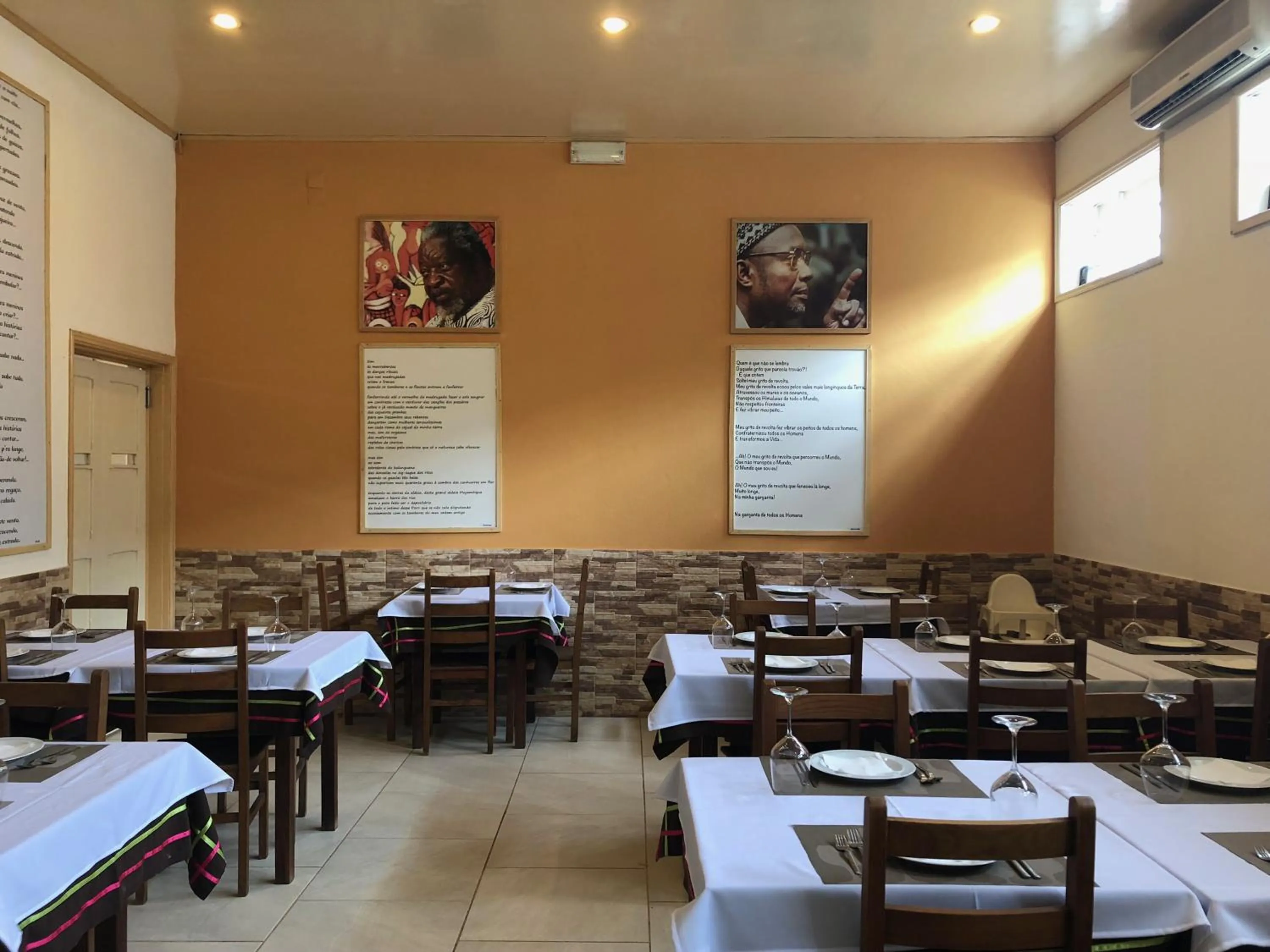 Restaurant/places to eat in Hotel Central