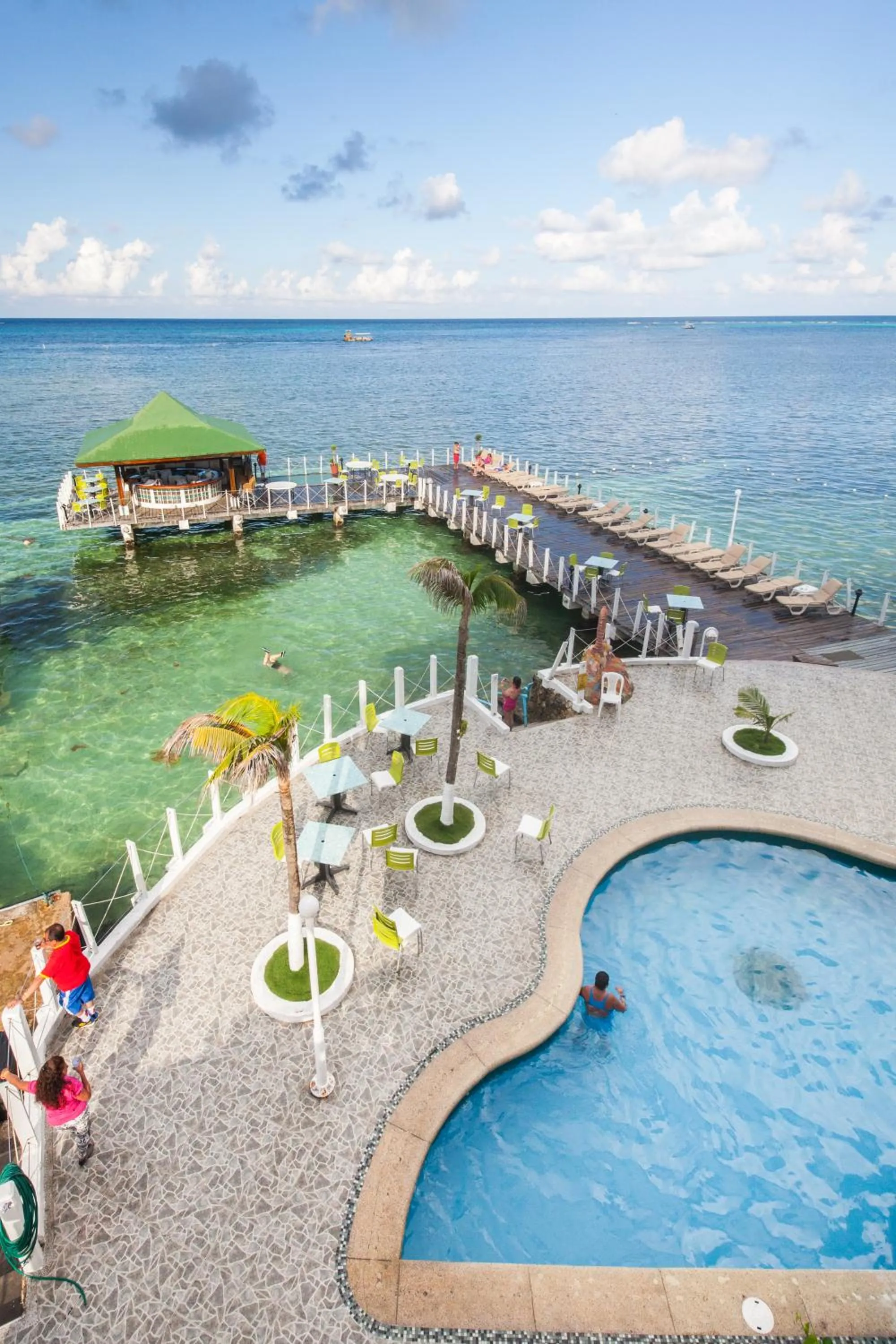 Swimming pool in Hotel Lord Pierre