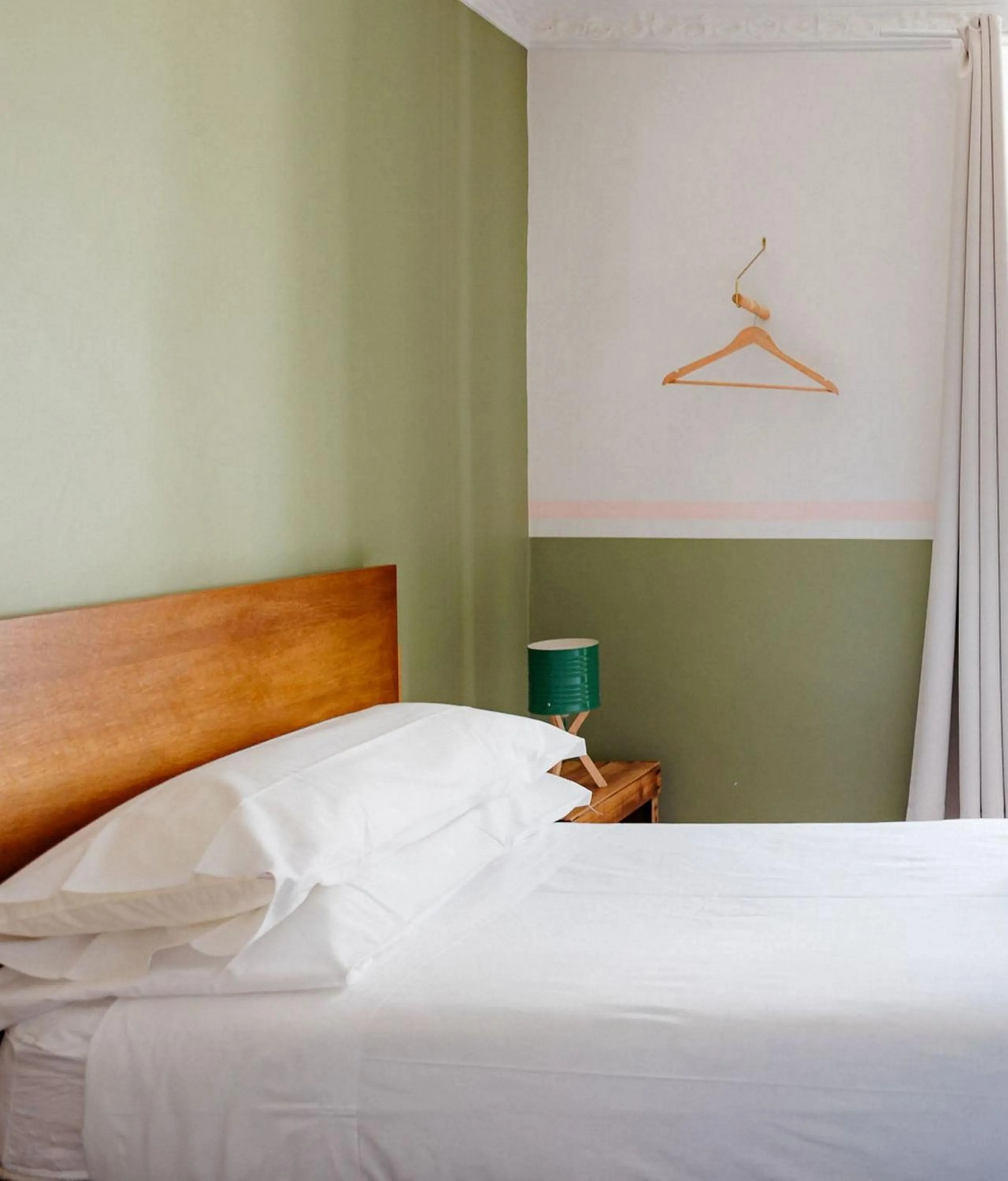 Photo of the whole room, Bed in Tomato Urban Retreat