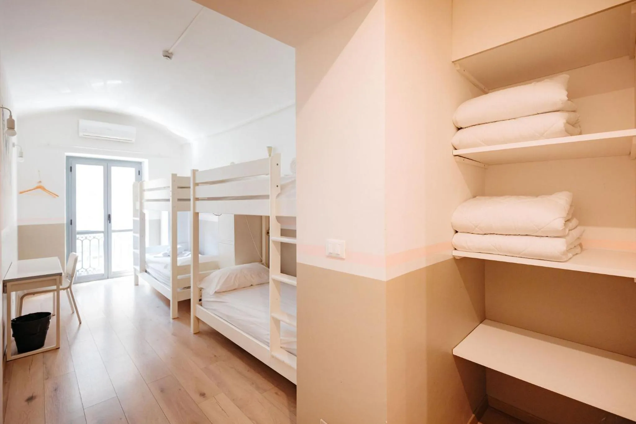 Photo of the whole room, Bed in Tomato Urban Retreat