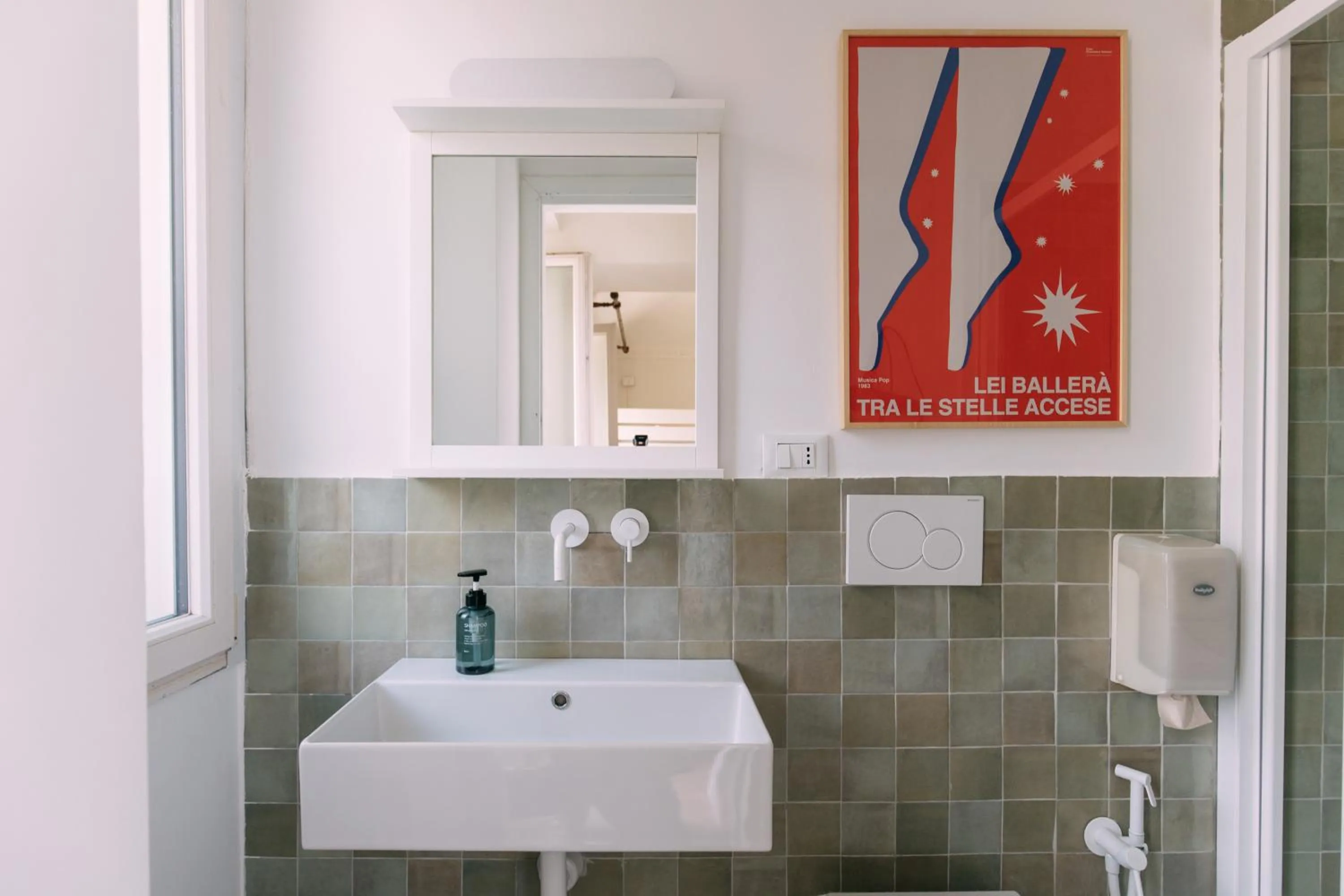 Bathroom in Tomato Urban Retreat