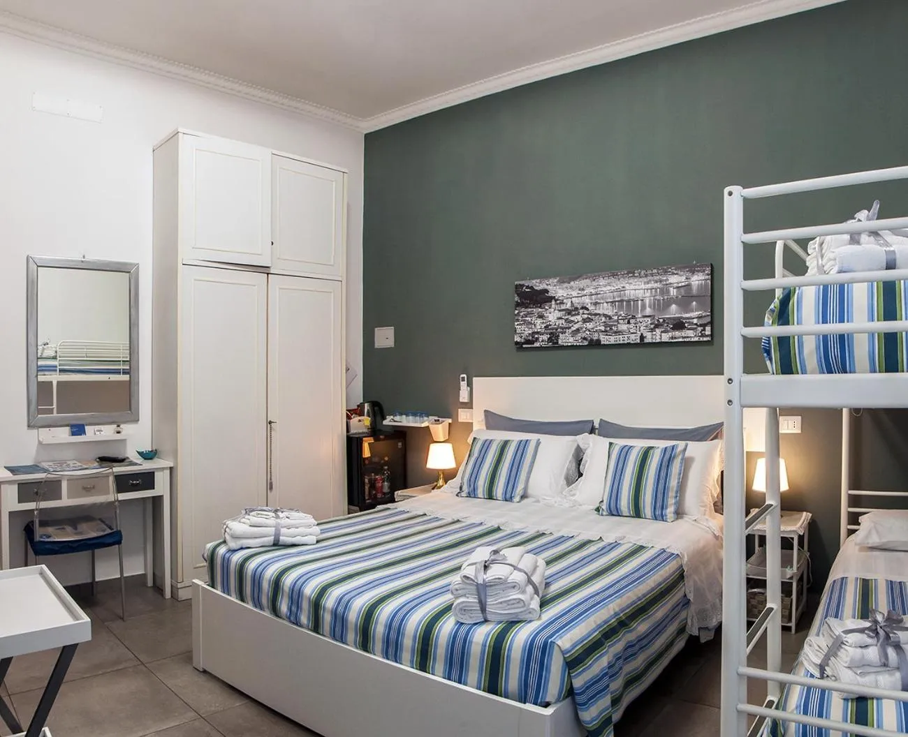 Photo of the whole room, Bed in La Terrazza ai Miracoli