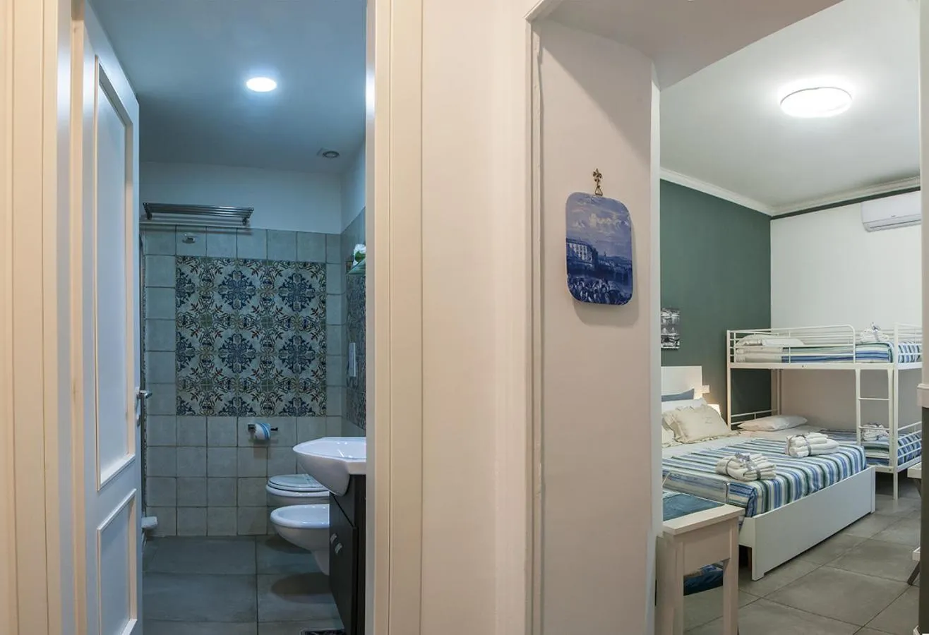 Bathroom, Bed in La Terrazza ai Miracoli