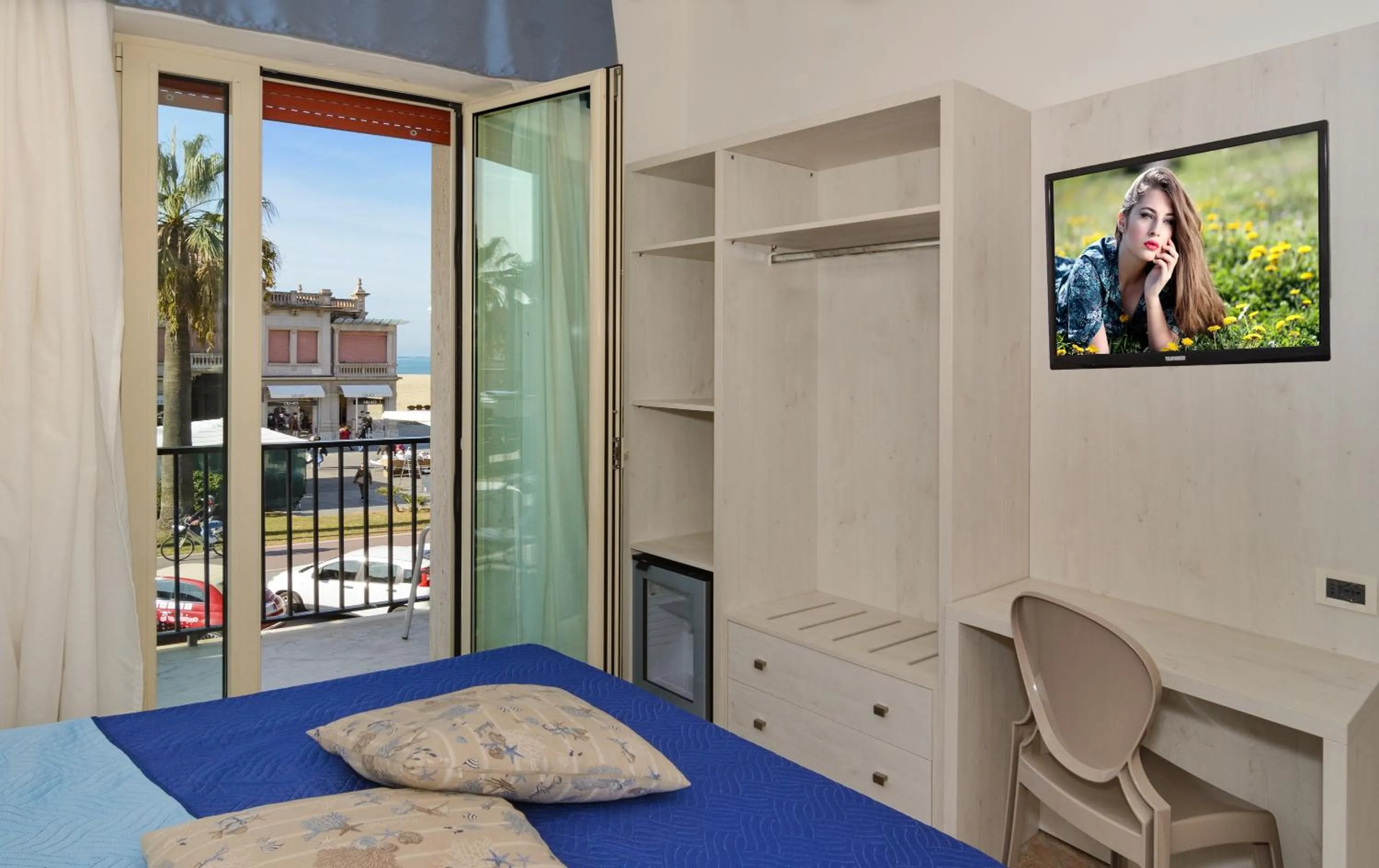 Balcony/Terrace, Bed in Hotel Bella Riviera Lungomare