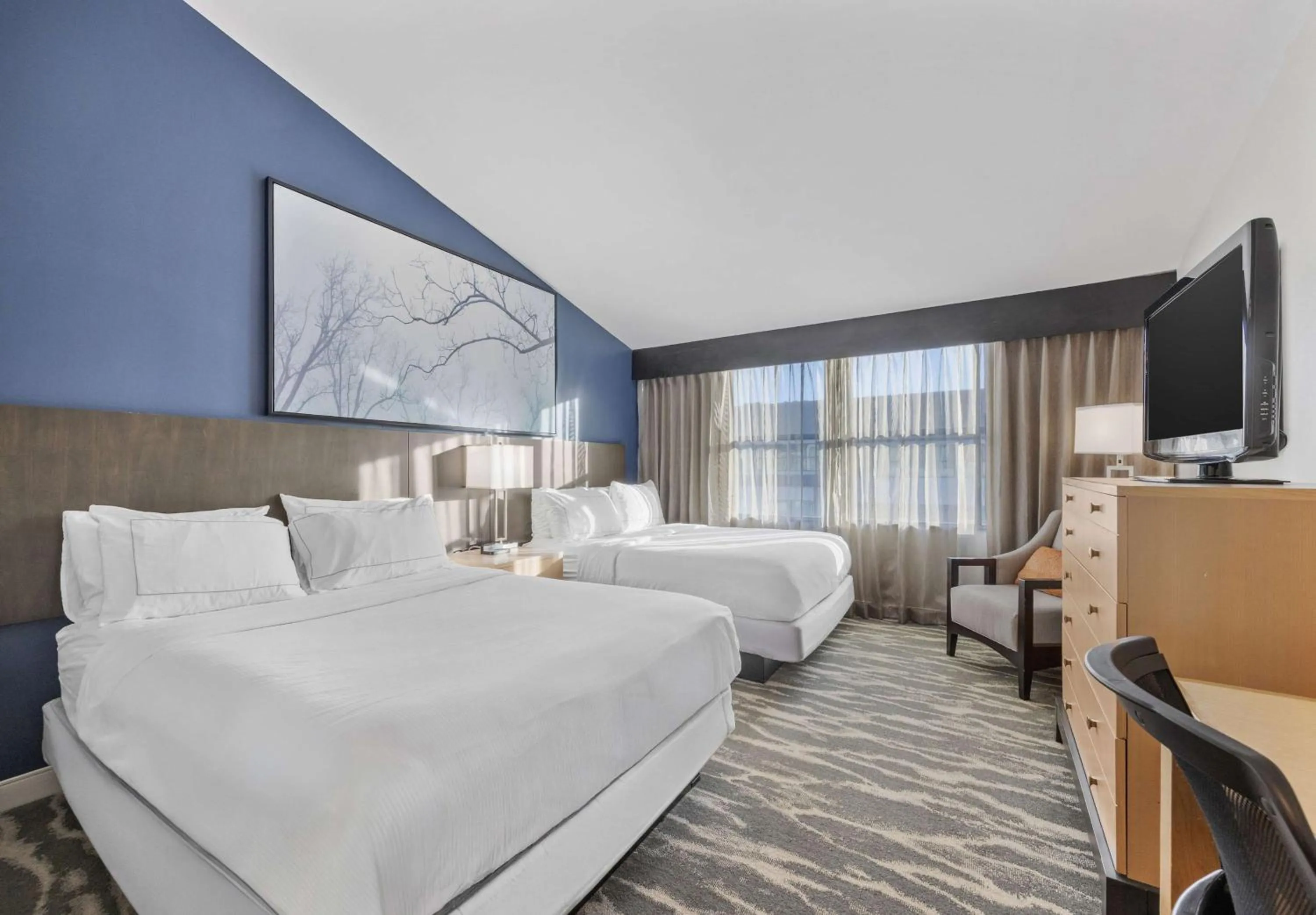 Bedroom, Bed in DoubleTree Suites by Hilton Hotel Huntsville South