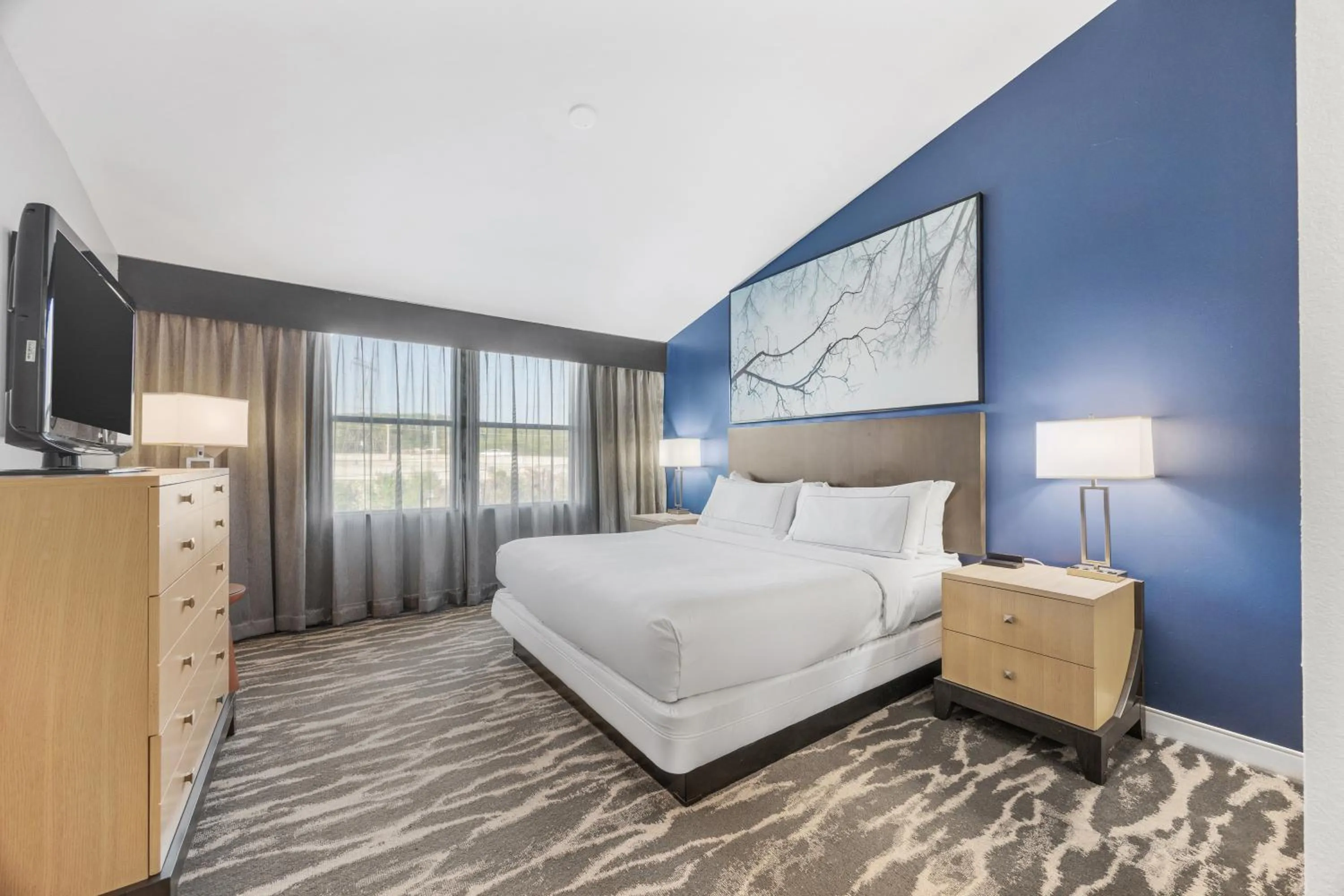 Bed in DoubleTree Suites by Hilton Hotel Huntsville South