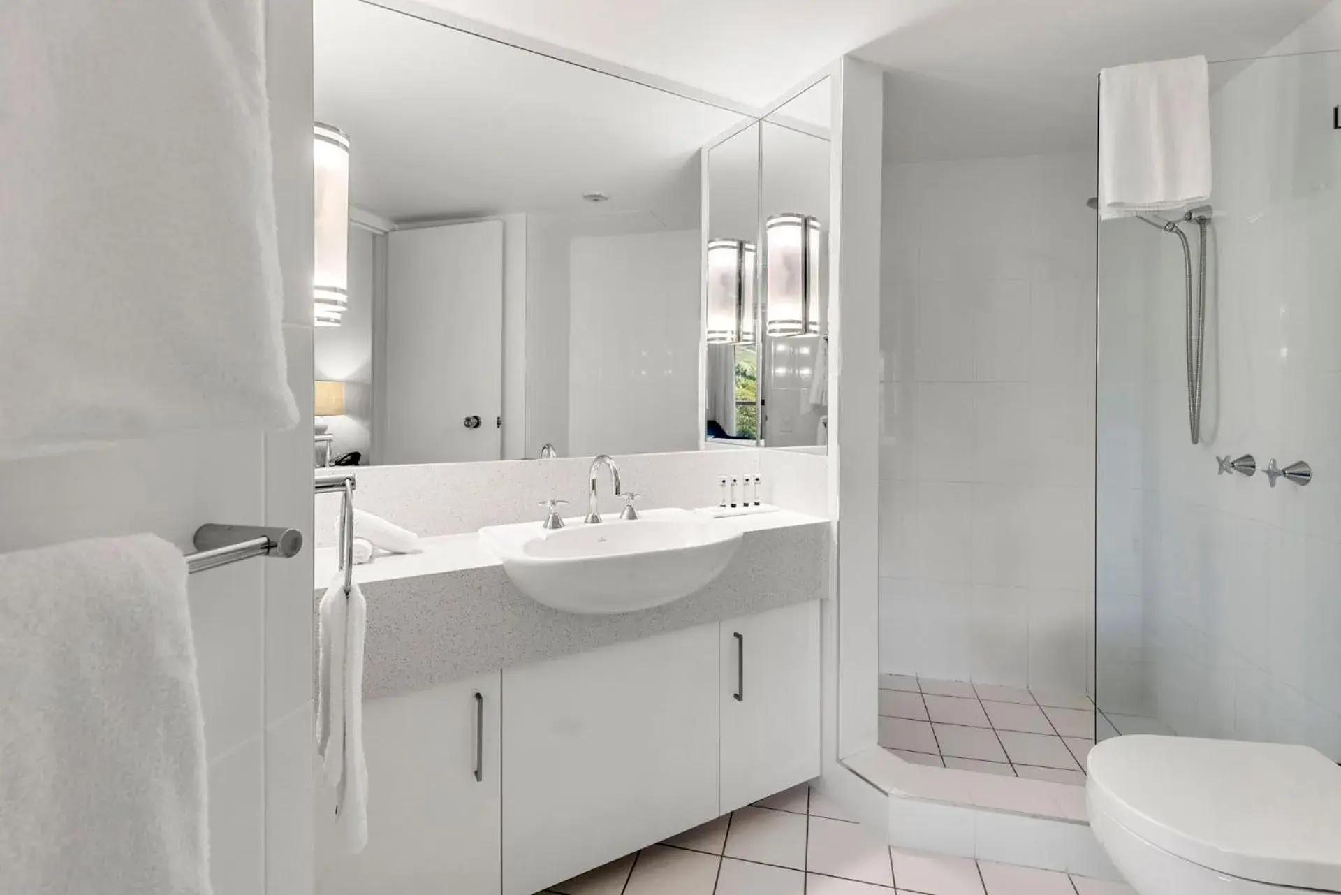 Executive Two Bedroom Dual Key Apartment in Pacific Bay Resort Executive Two Bedroom Dual Key Apartment in Pacific Bay Resort