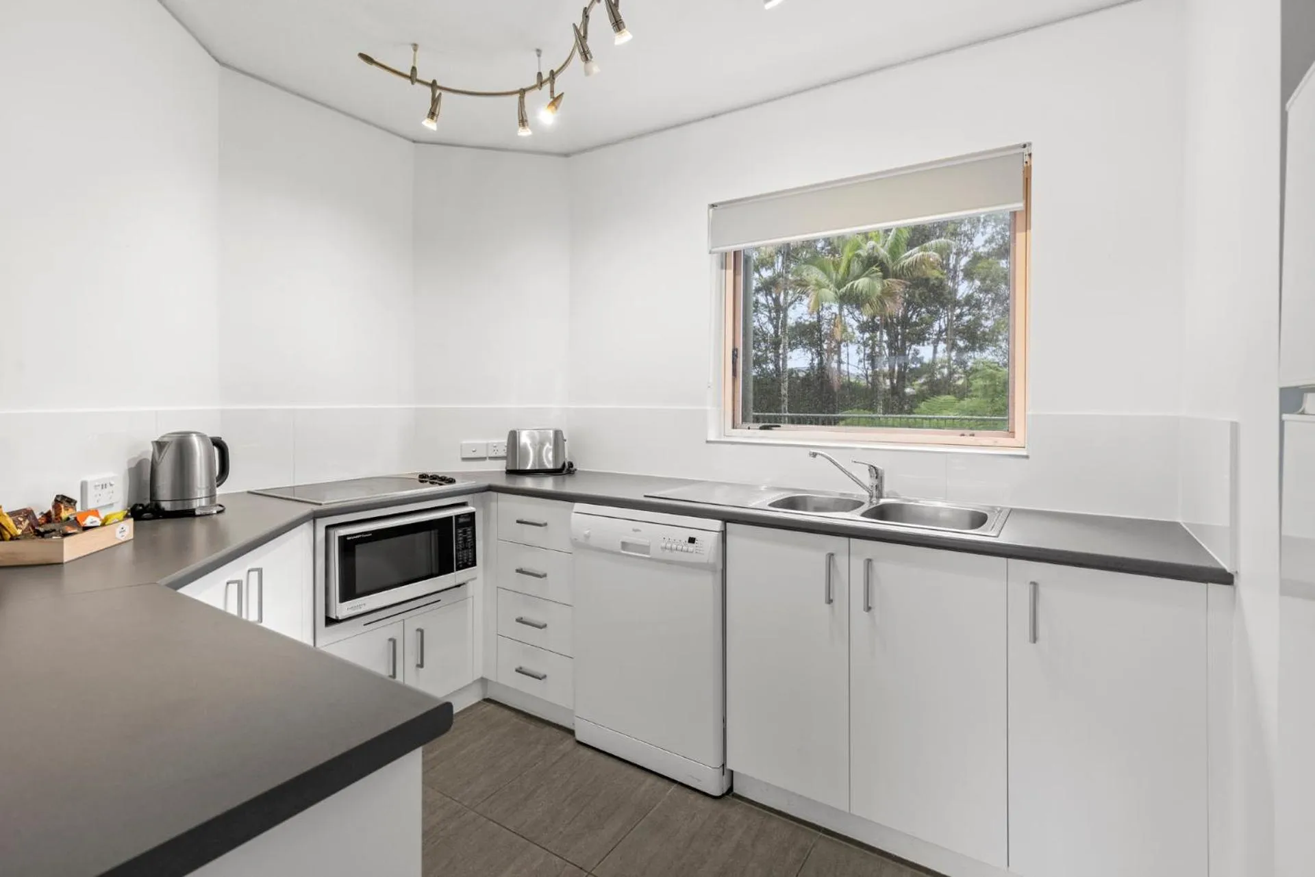 Kitchen or kitchenette in Pacific Bay Resort