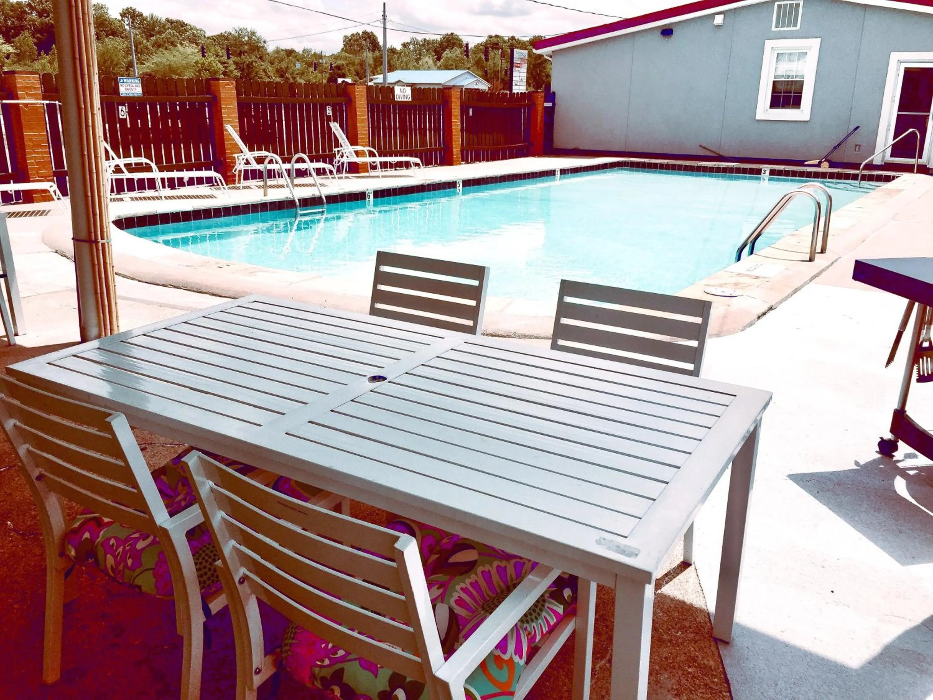 Swimming pool in Regency Inn of Eddyville Kuttawa