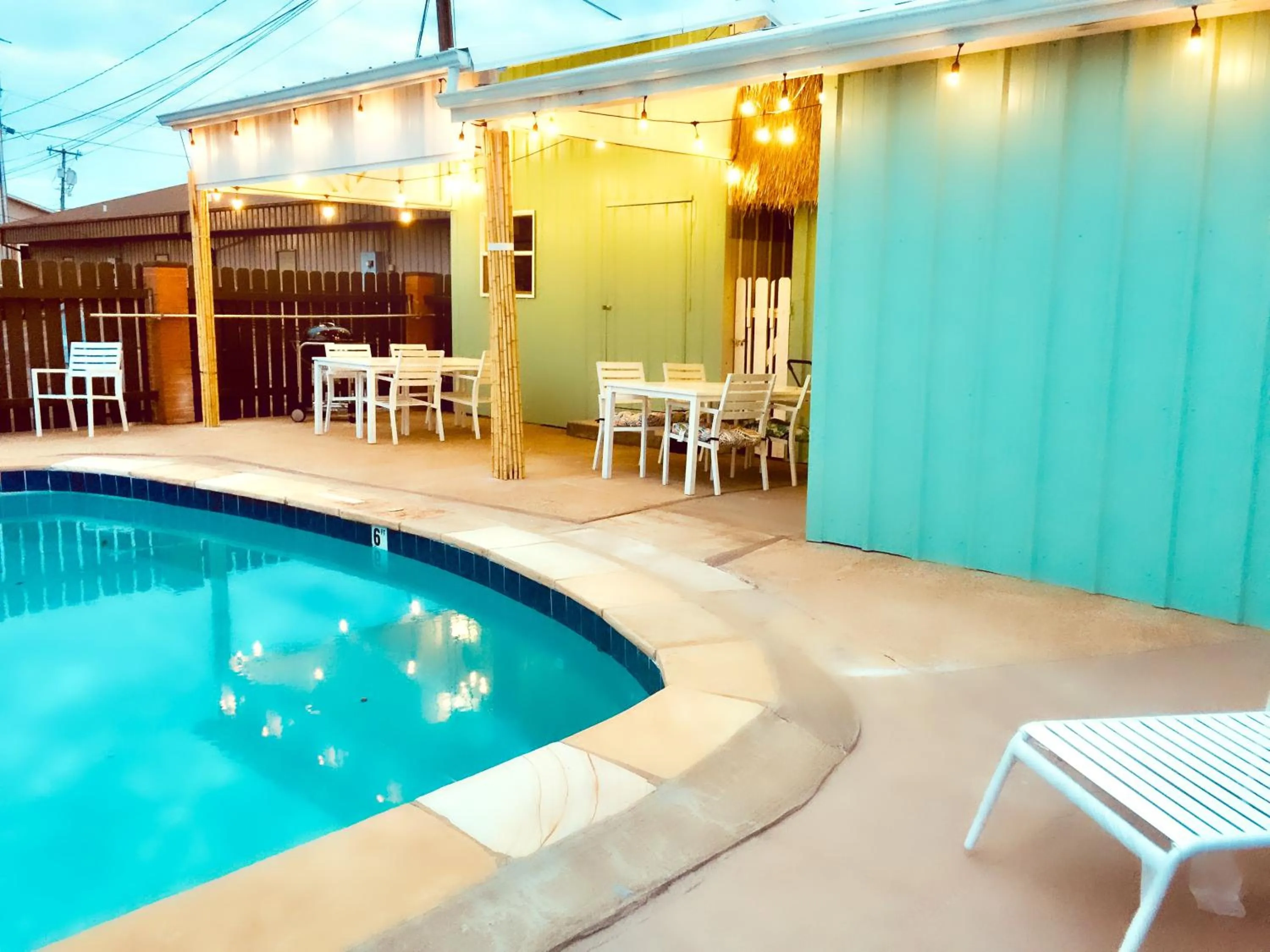 Swimming pool in Regency Inn of Eddyville Kuttawa