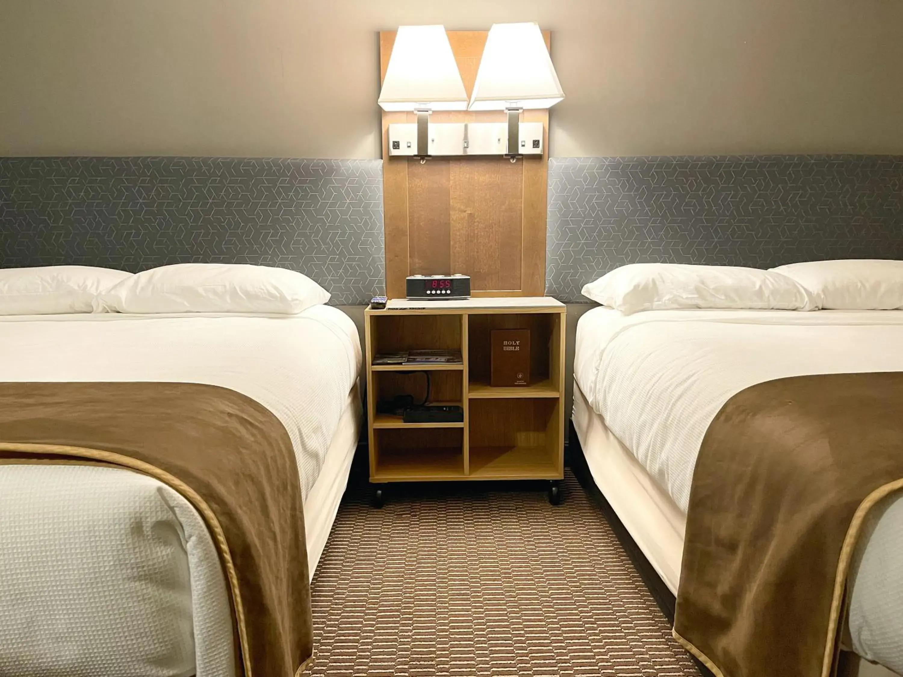 Deluxe Two Double Beds - Non-Smoking in Regency Inn of Eddyville Kuttawa Deluxe Two Double Beds - Non-Smoking in Regency Inn of Eddyville Kuttawa