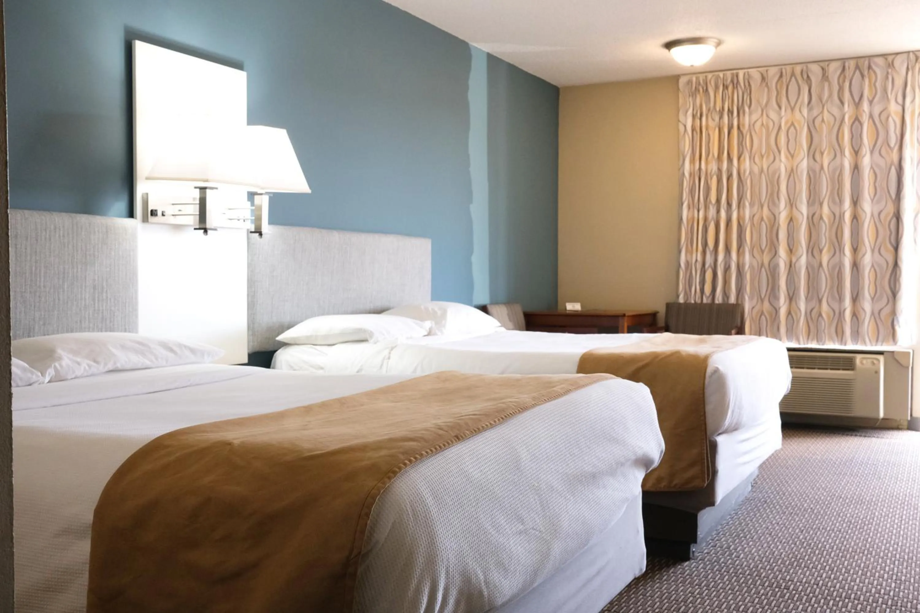 Bed in Regency Inn of Eddyville Kuttawa