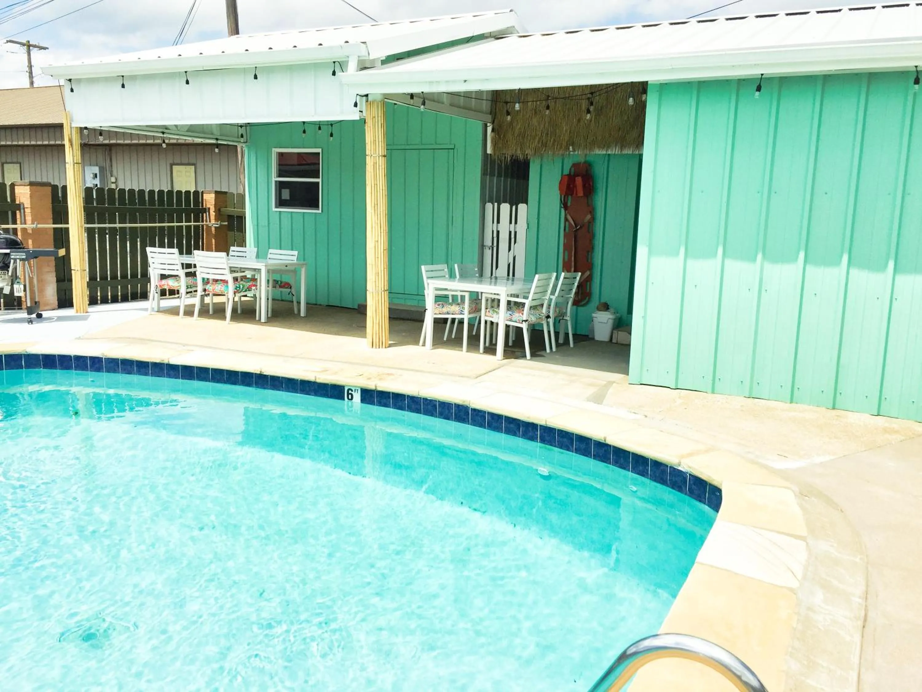 Swimming pool in Regency Inn of Eddyville Kuttawa