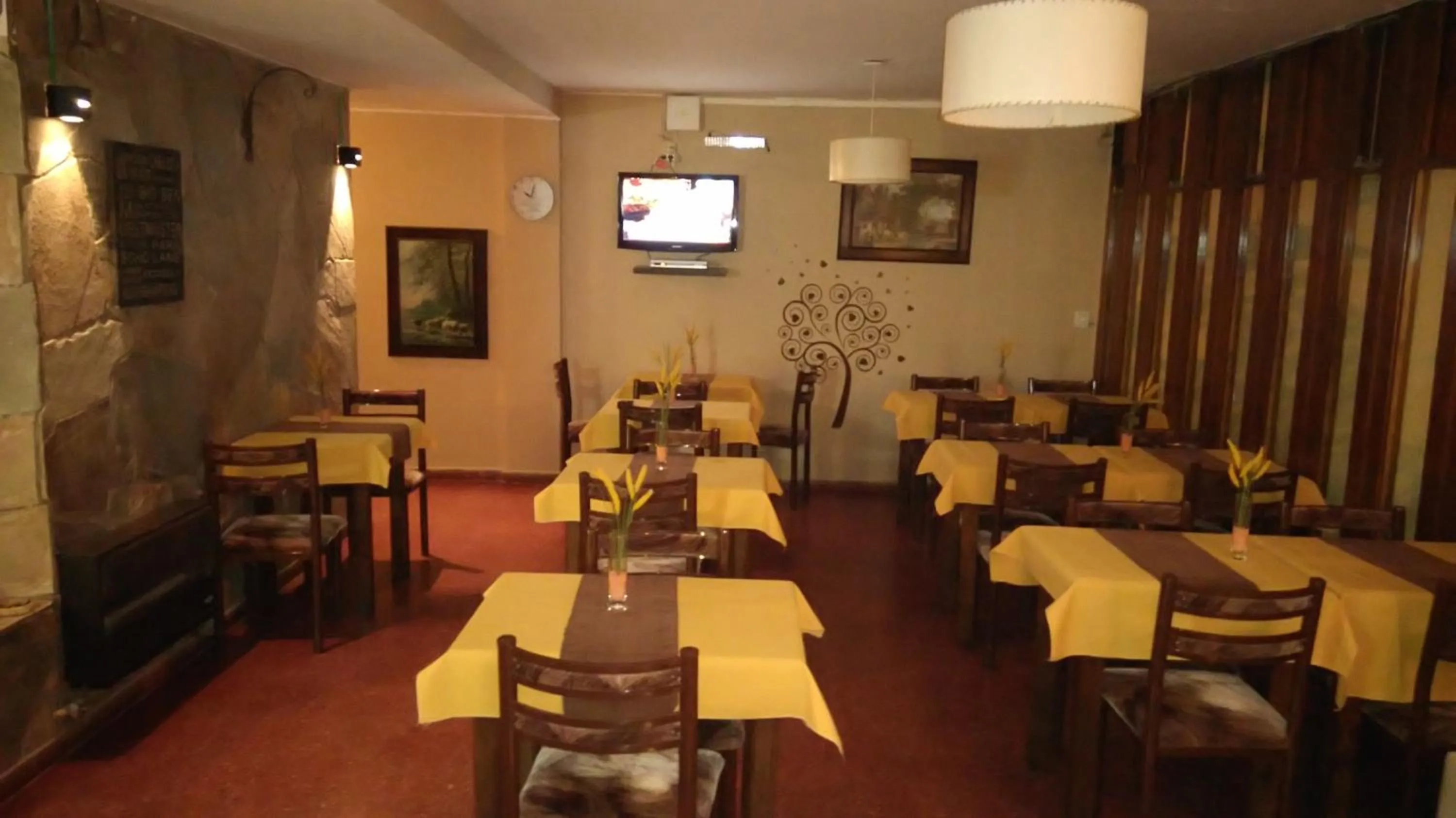 Restaurant/places to eat in Hotel Resi San Bernardo