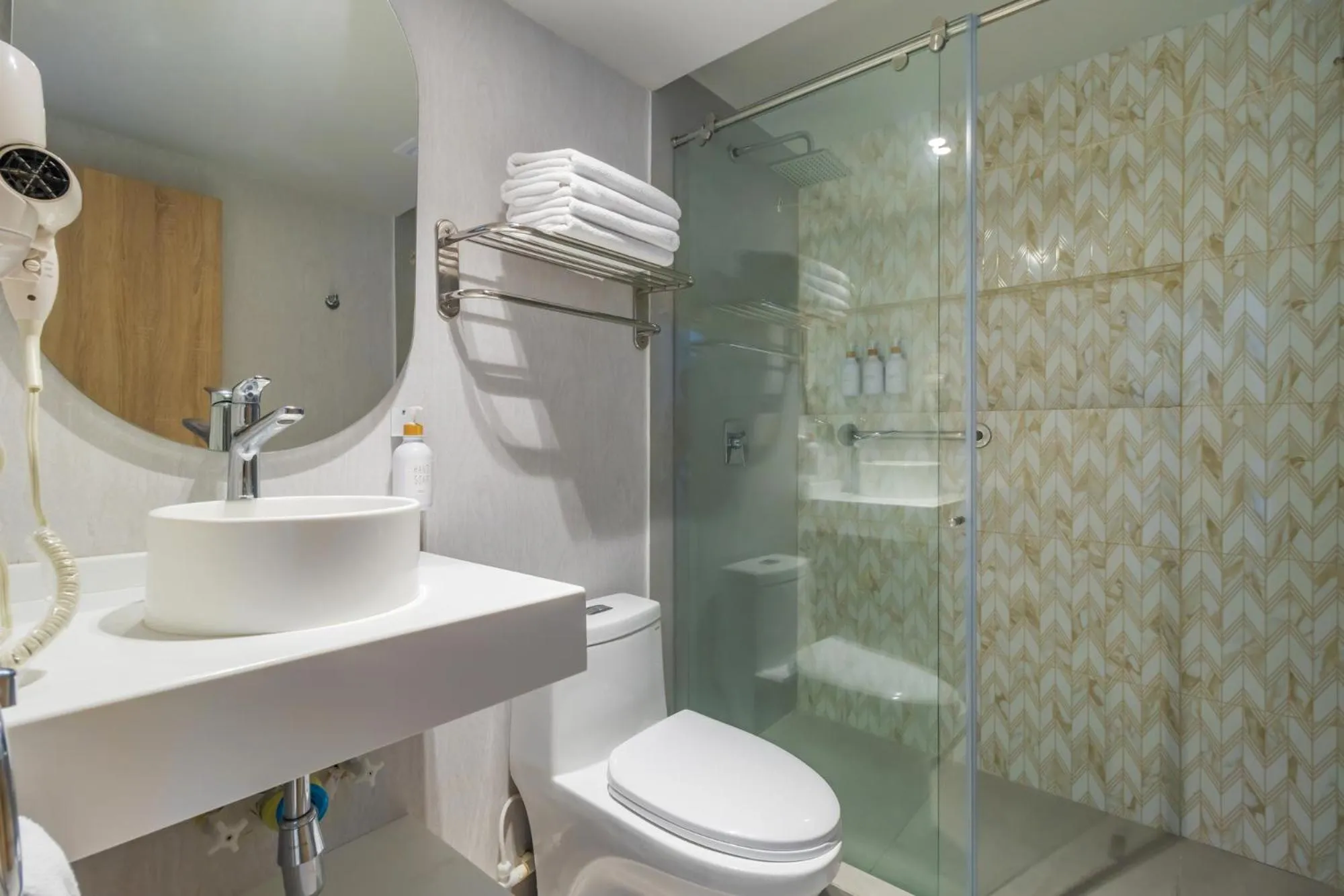 Shower in Hotel Bahia Sardina