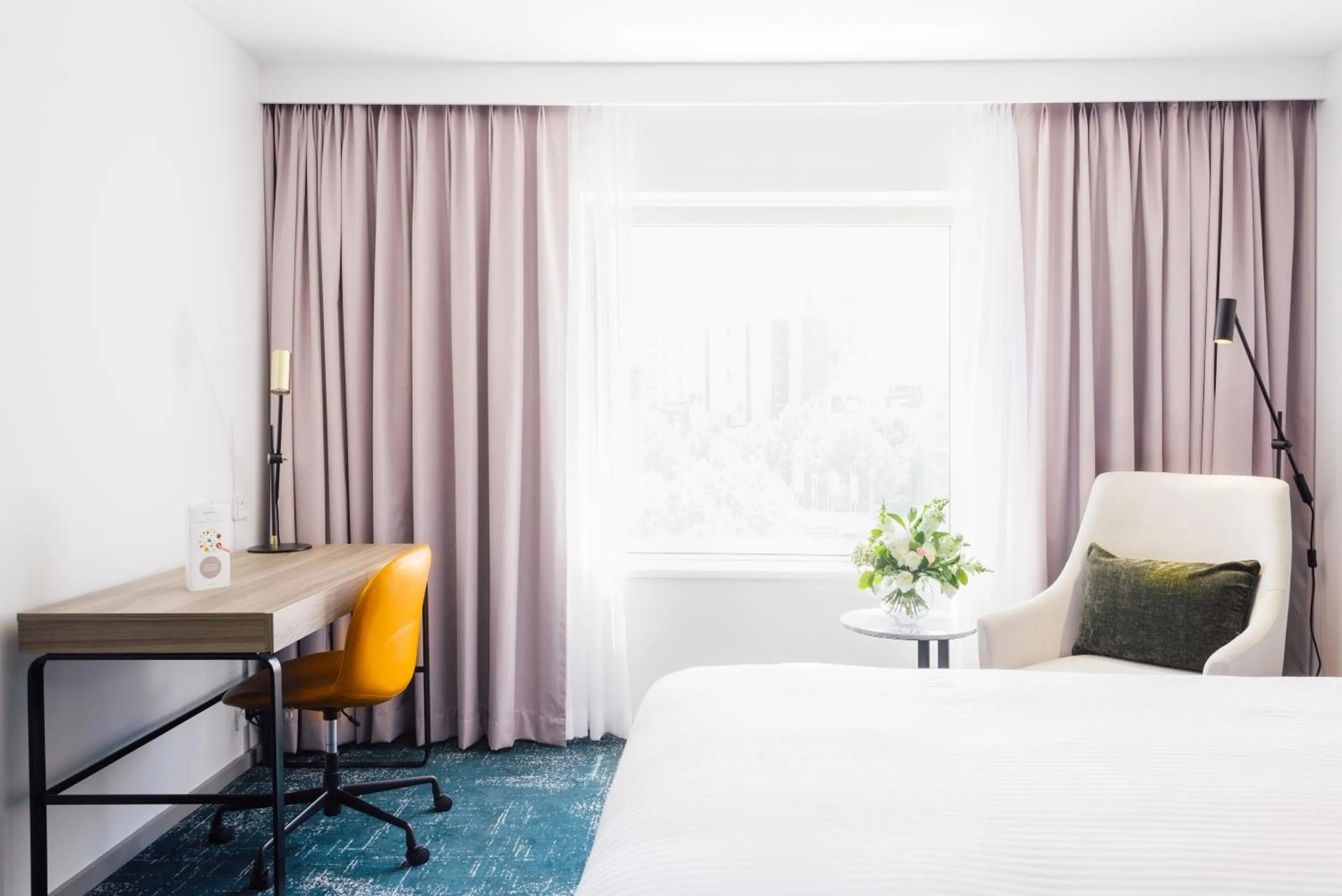 Bed in Novotel Sydney Darling Square