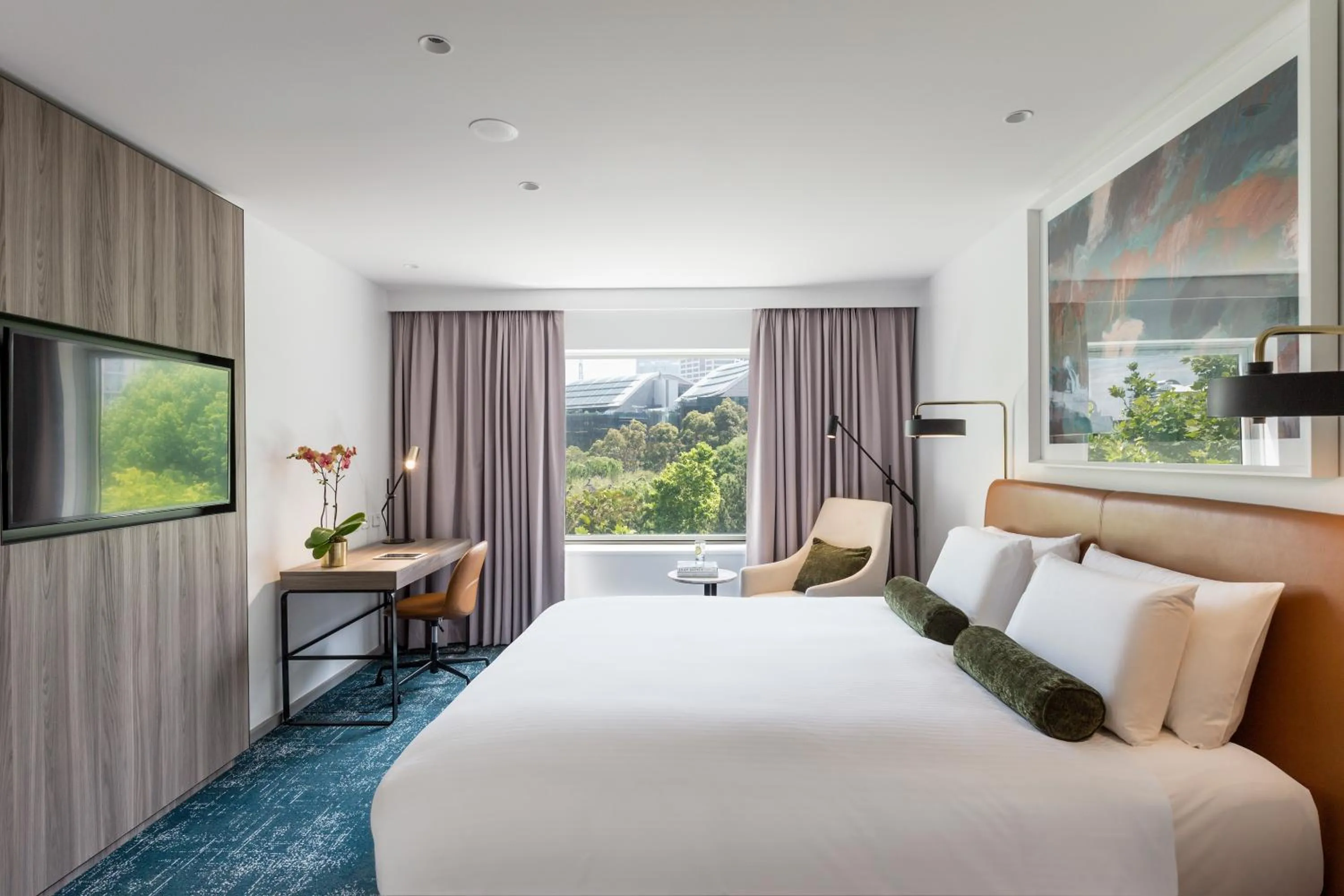 Bed in Novotel Sydney Darling Square