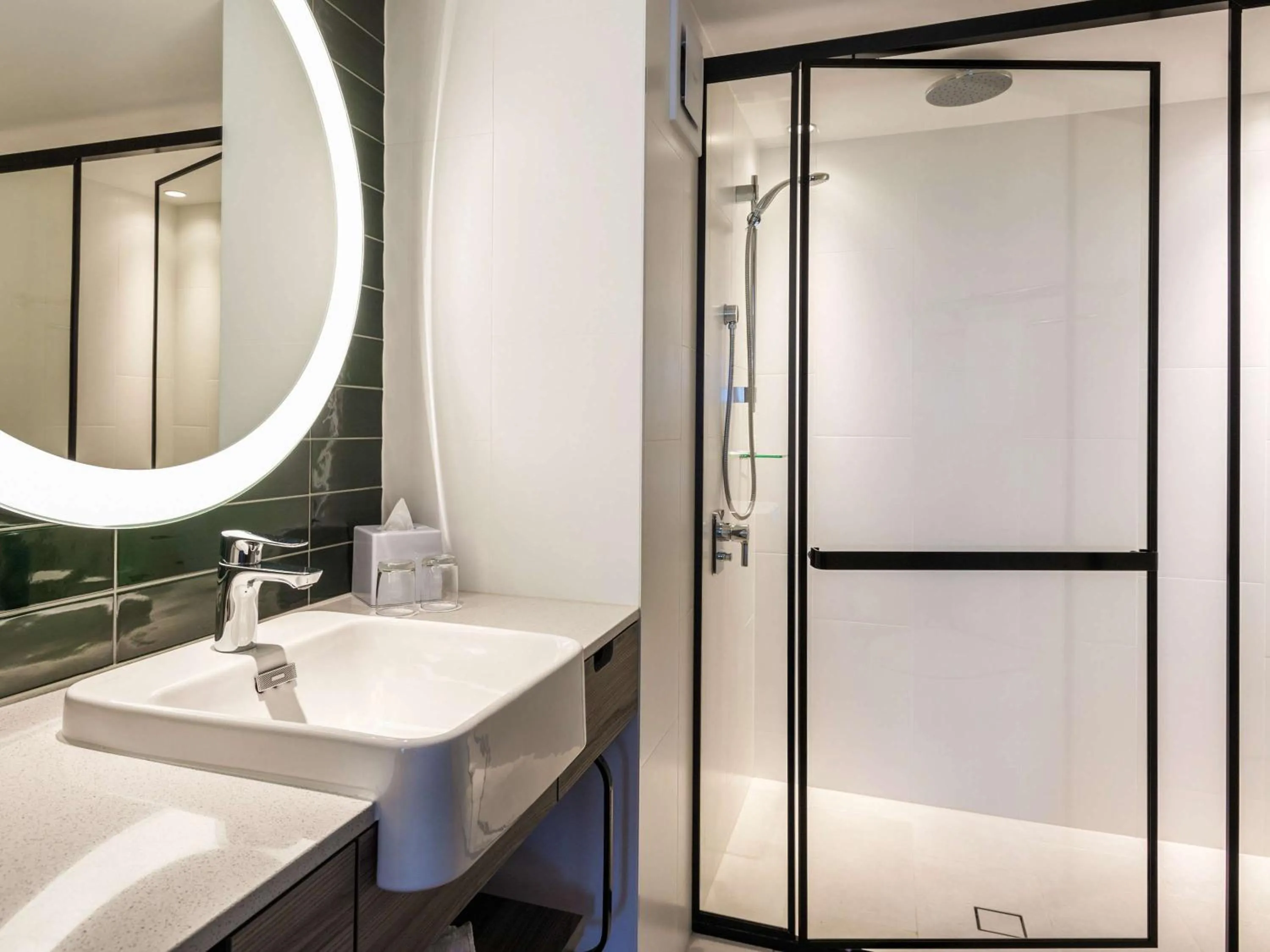 Photo of the whole room in Novotel Sydney Darling Square