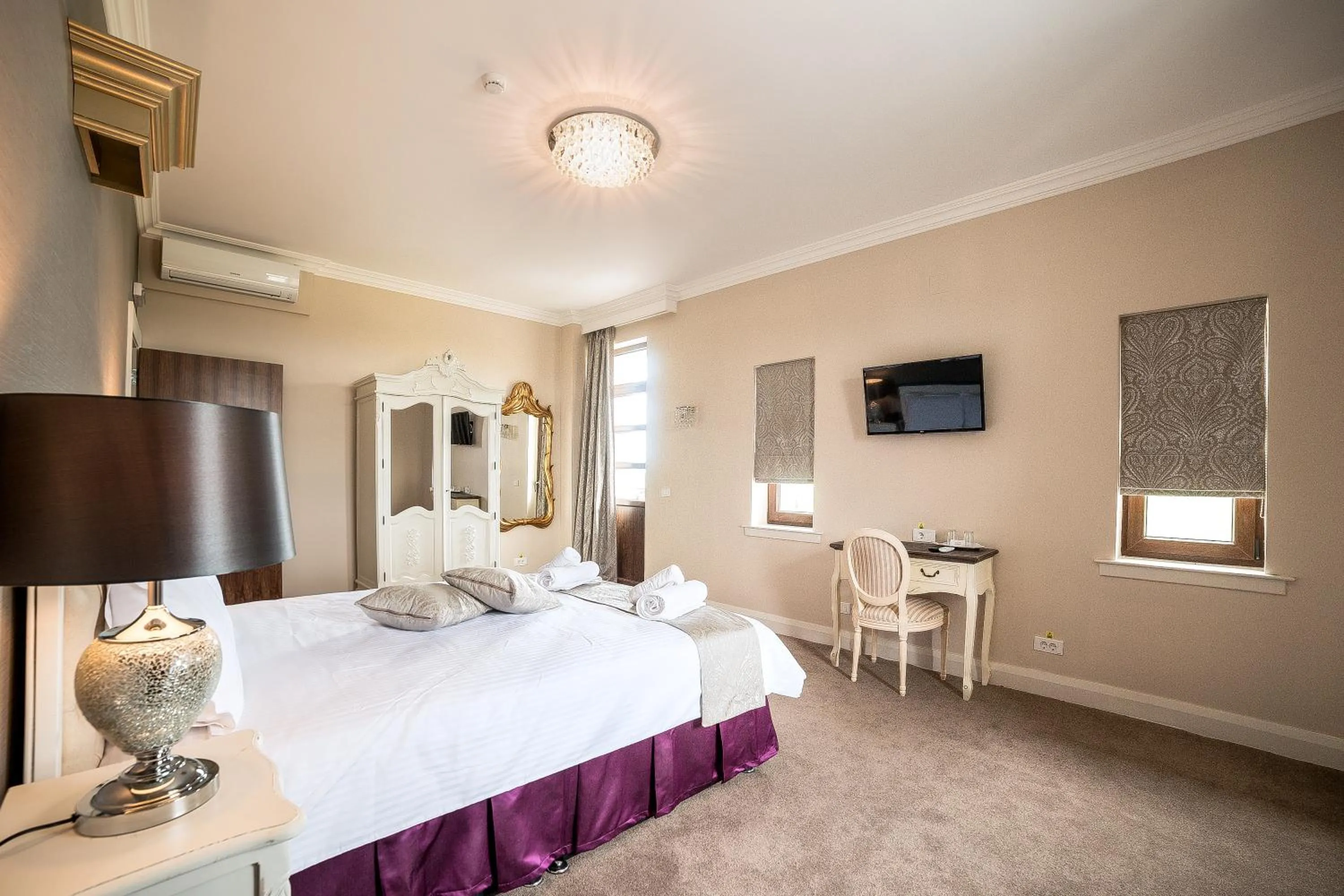 Bed in The Frontier Hotel