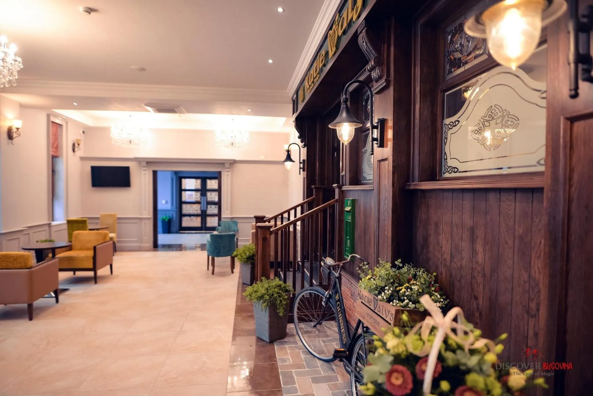 Communal lounge/ TV room in The Frontier Hotel