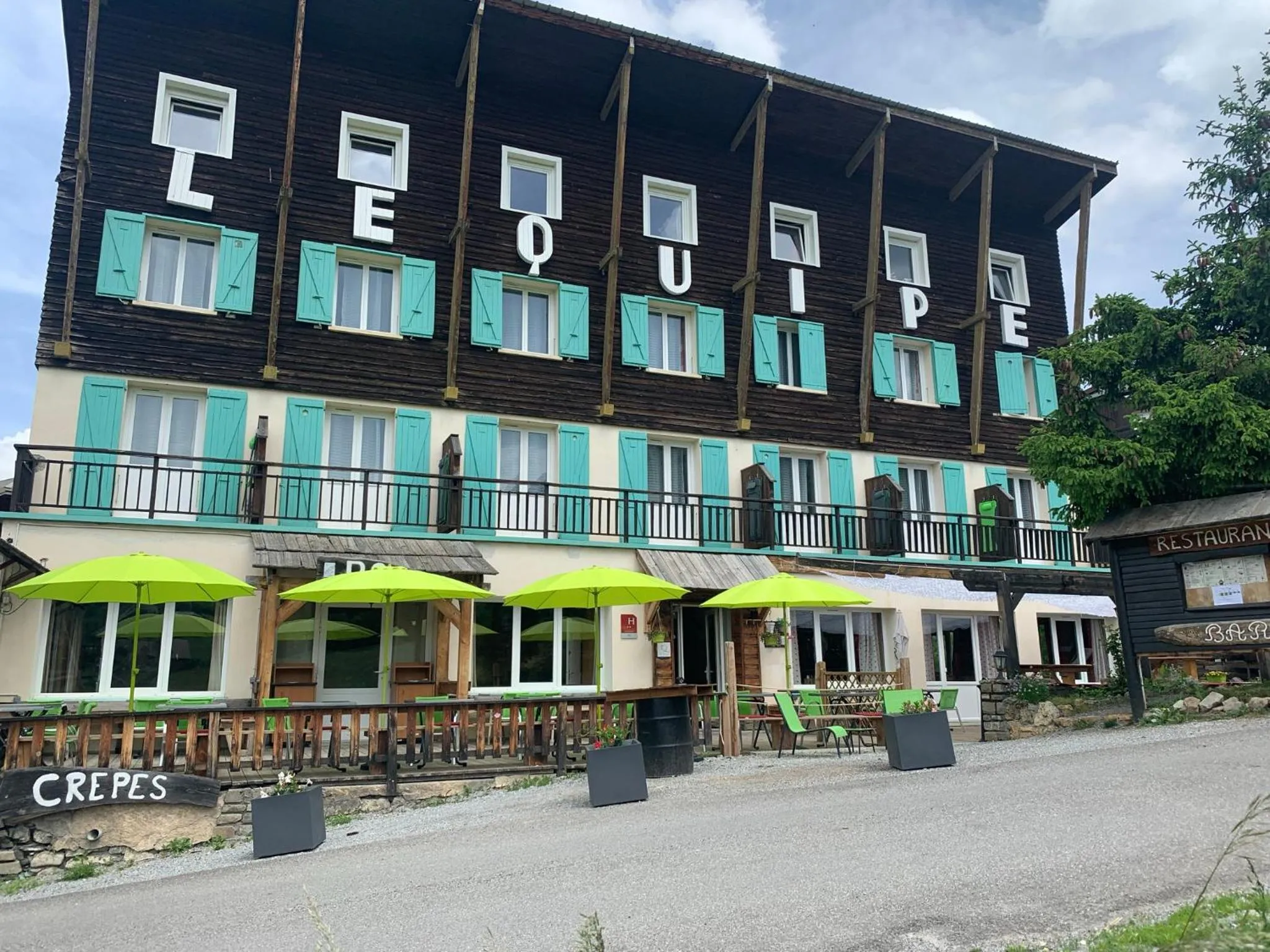 Property building in Hôtel l'Équipe