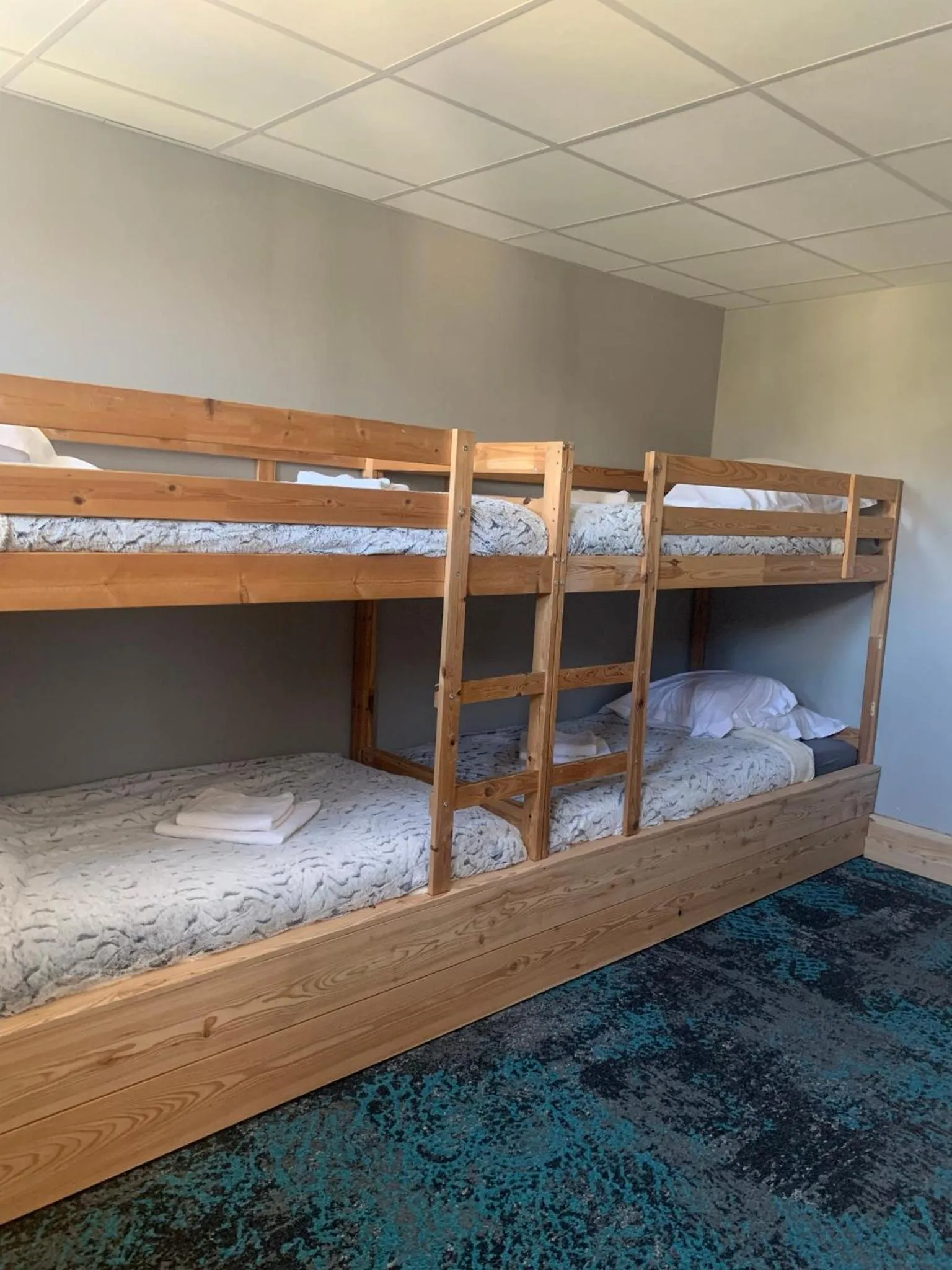 bunk bed, Bed in Hôtel l'Équipe