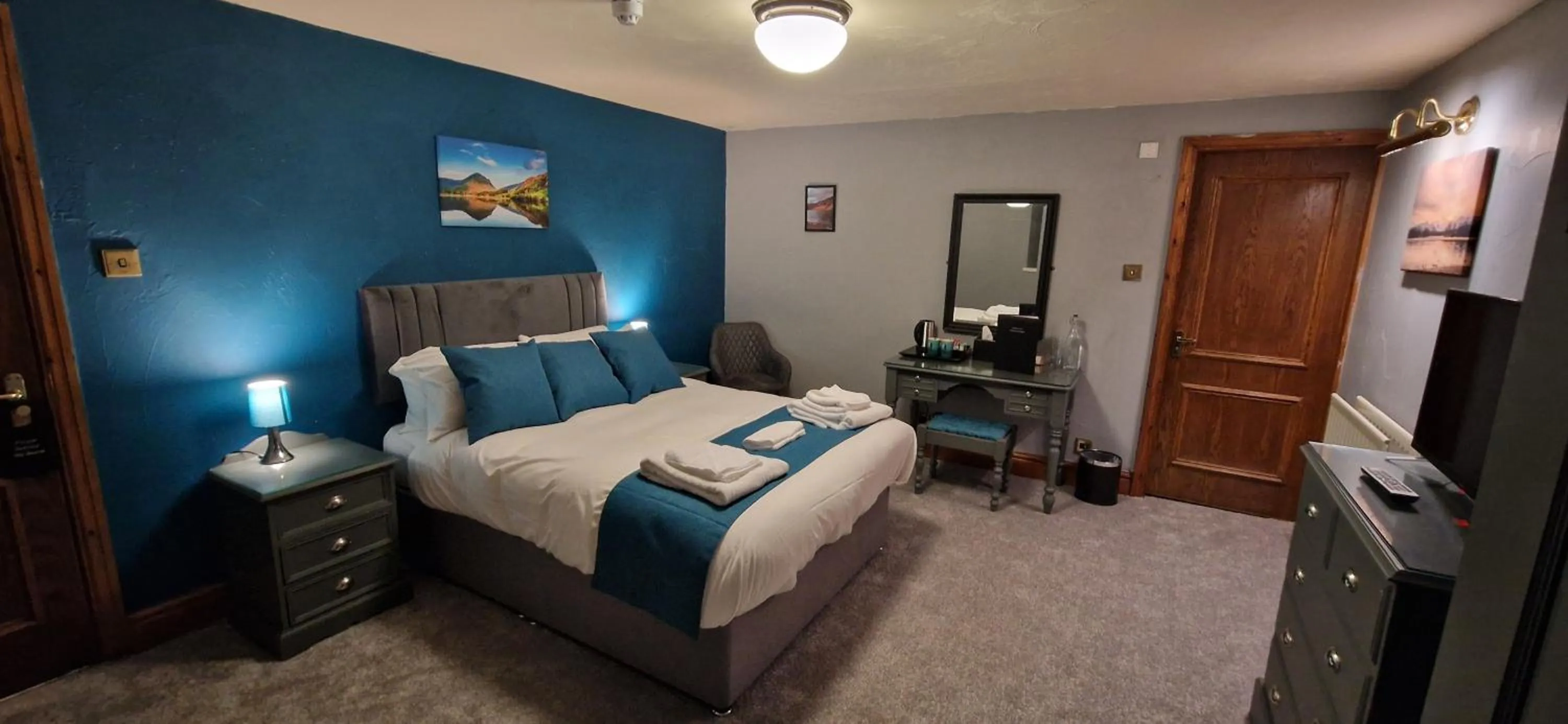 Photo of the whole room, Bed in Station Inn B&B