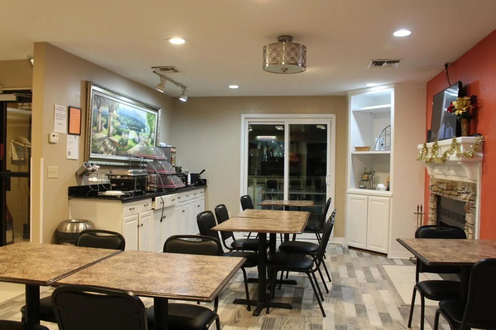 Lounge or bar in Hawthorn Extended Stay by Wyndham Wichita