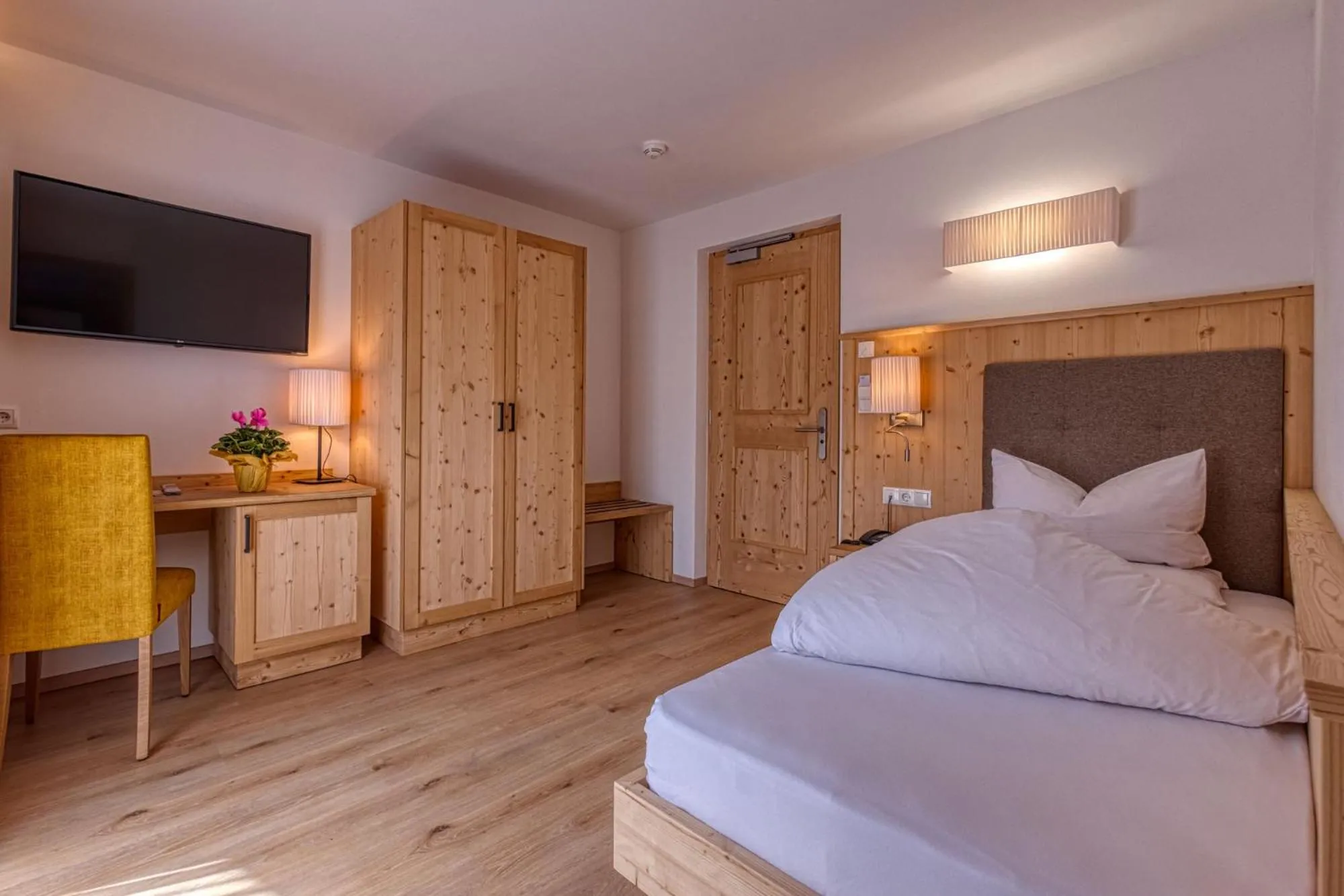 Photo of the whole room, Bed in Hotel Rose