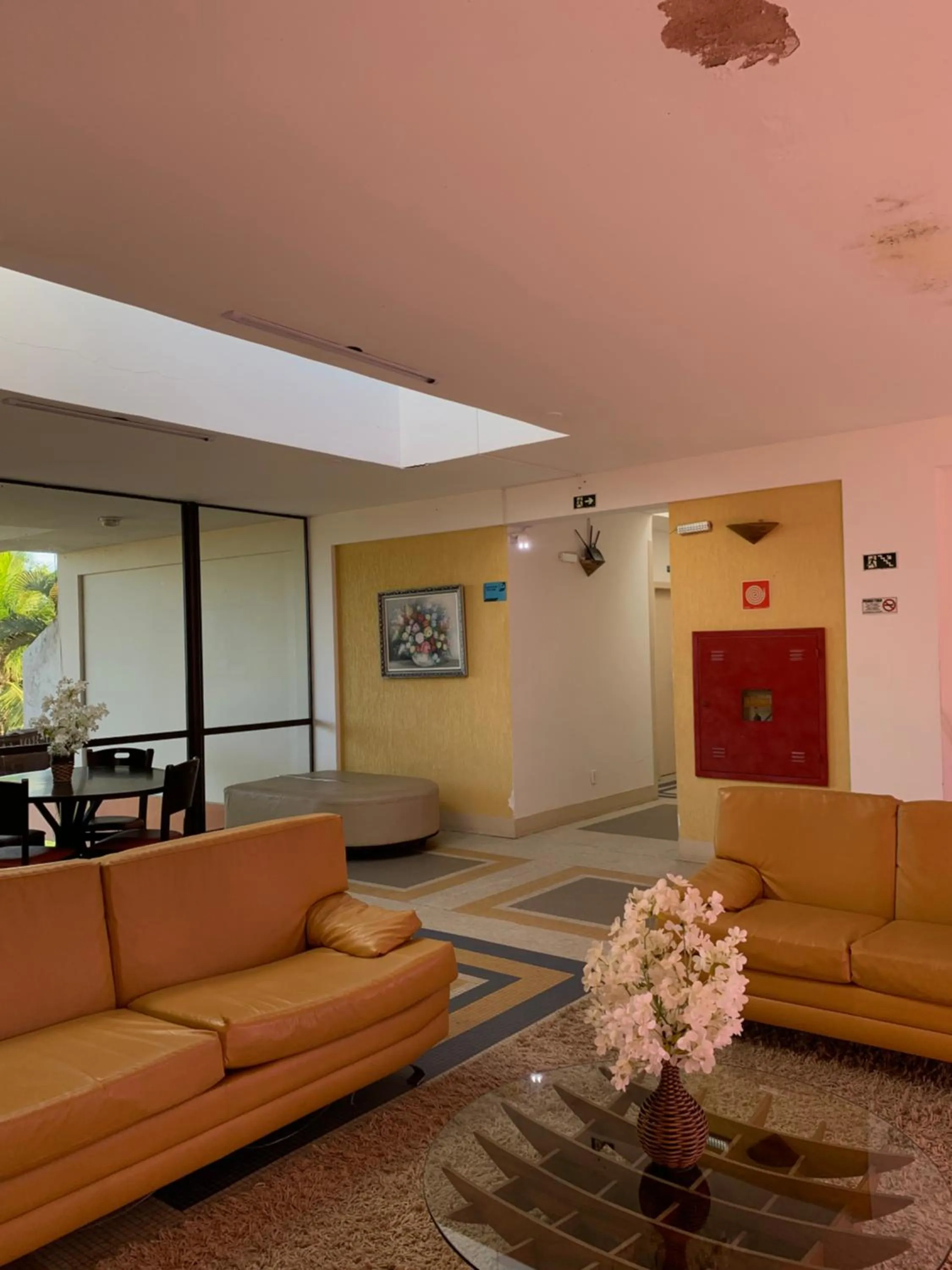 Communal lounge/ TV room in Coqueiral Praia Hotel