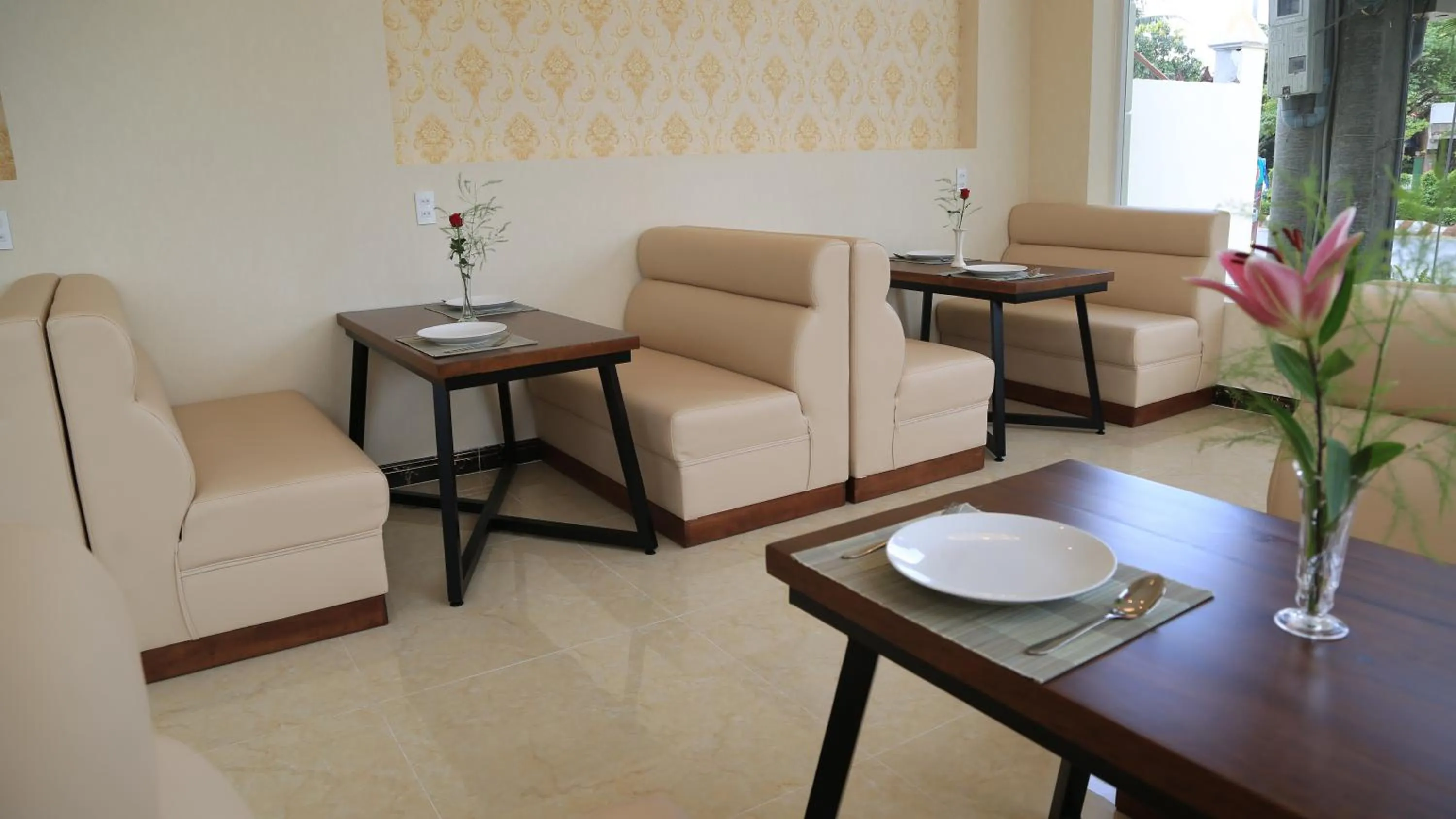 Restaurant/places to eat in Van Kim Long