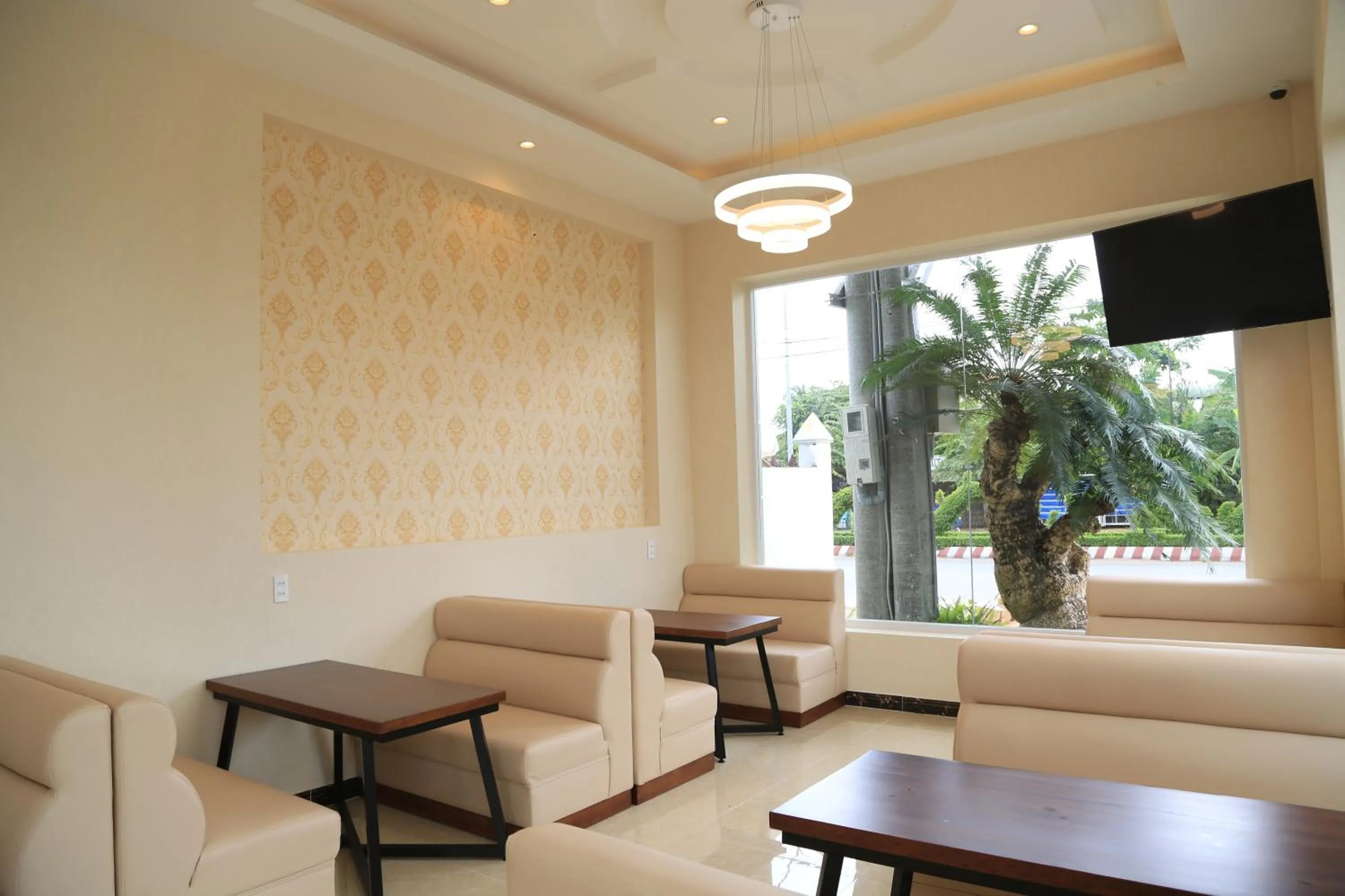 Restaurant/places to eat in Van Kim Long