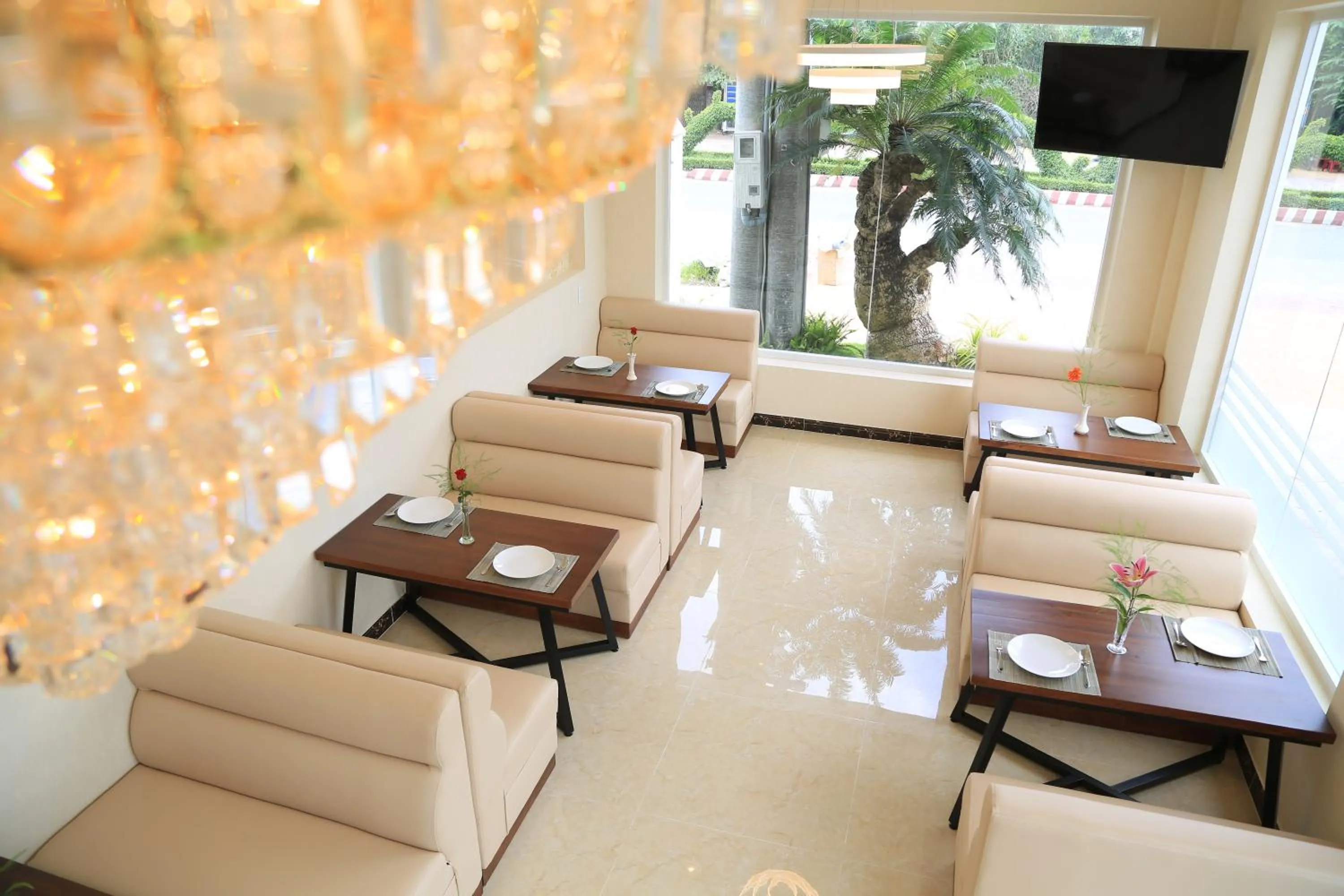 Restaurant/places to eat in Van Kim Long