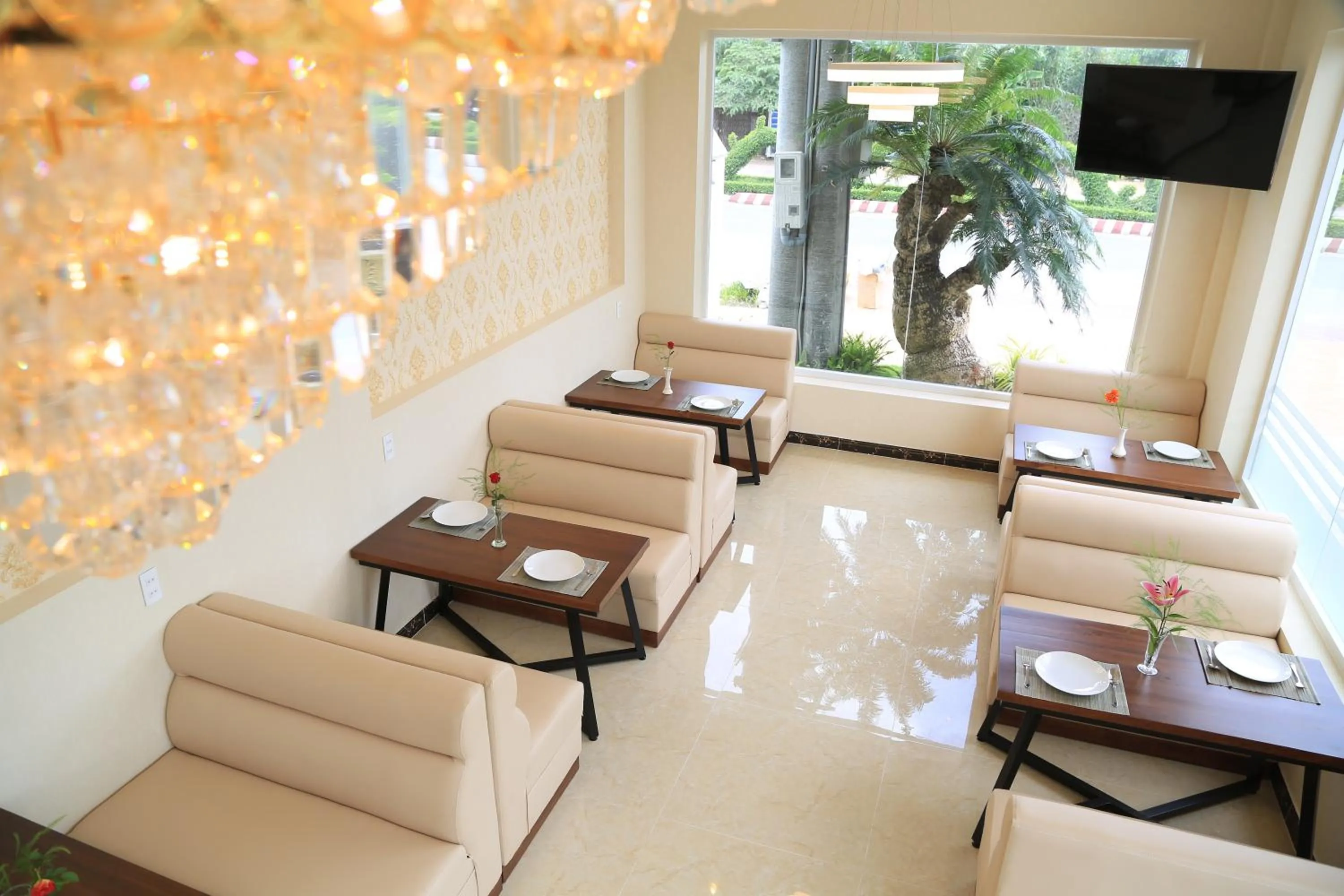 Restaurant/places to eat in Van Kim Long