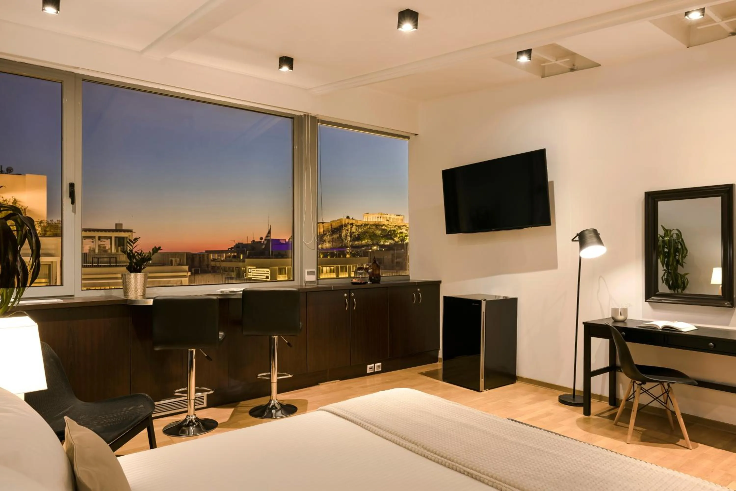 Bedroom, Bed in Aria Acropolis Suites, Troulanda