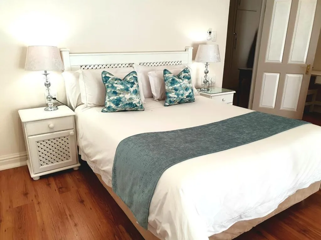 Bed in Peaches & Cream Bed & Breakfast