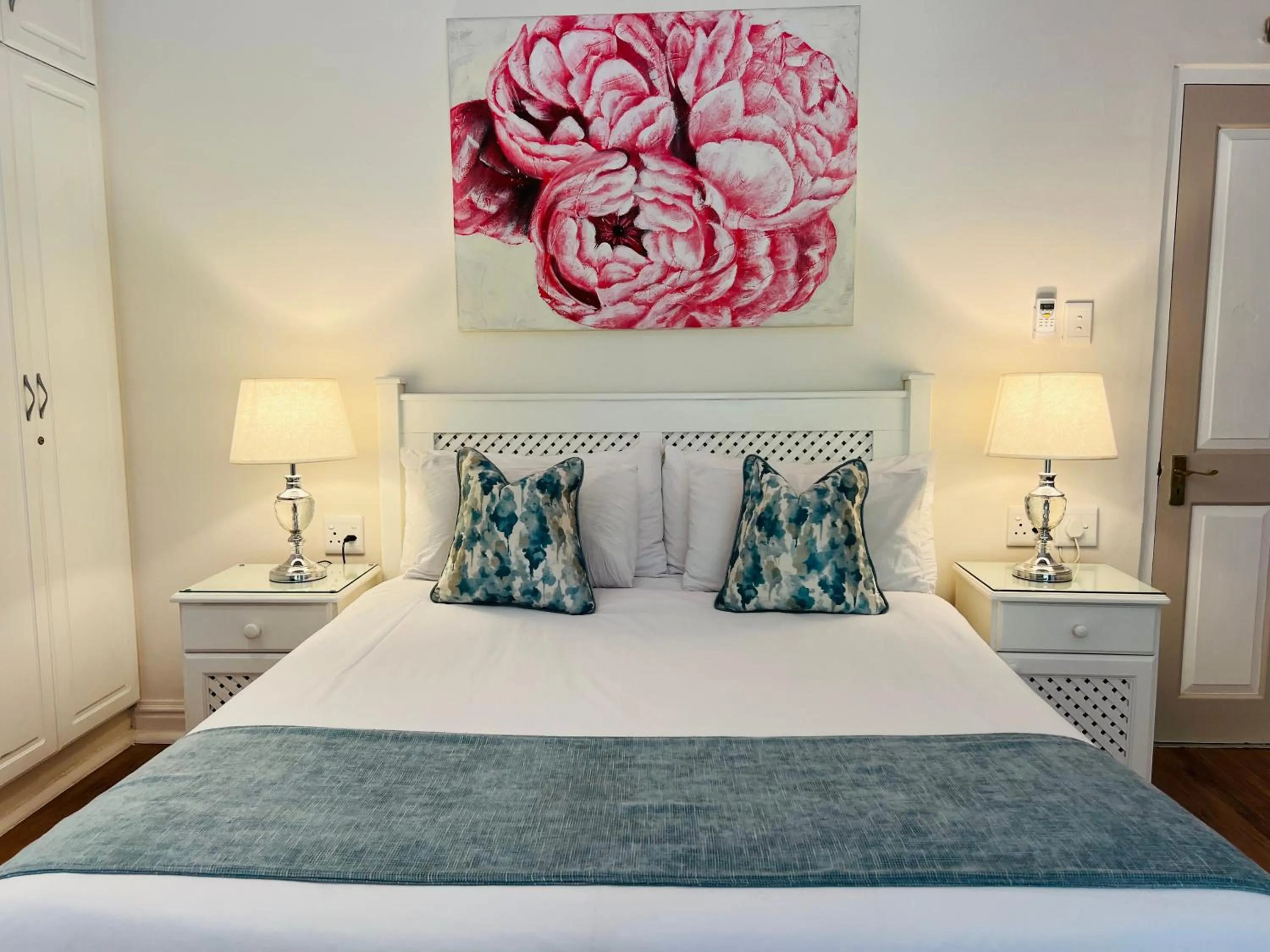 Bed in Peaches & Cream Bed & Breakfast