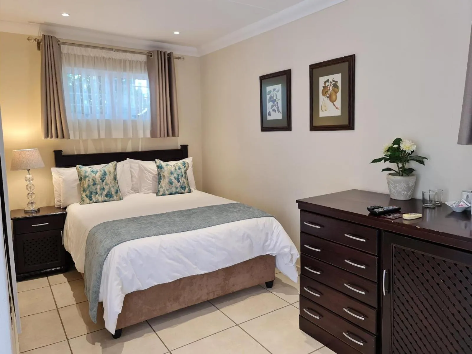 Bed in Peaches & Cream Bed & Breakfast