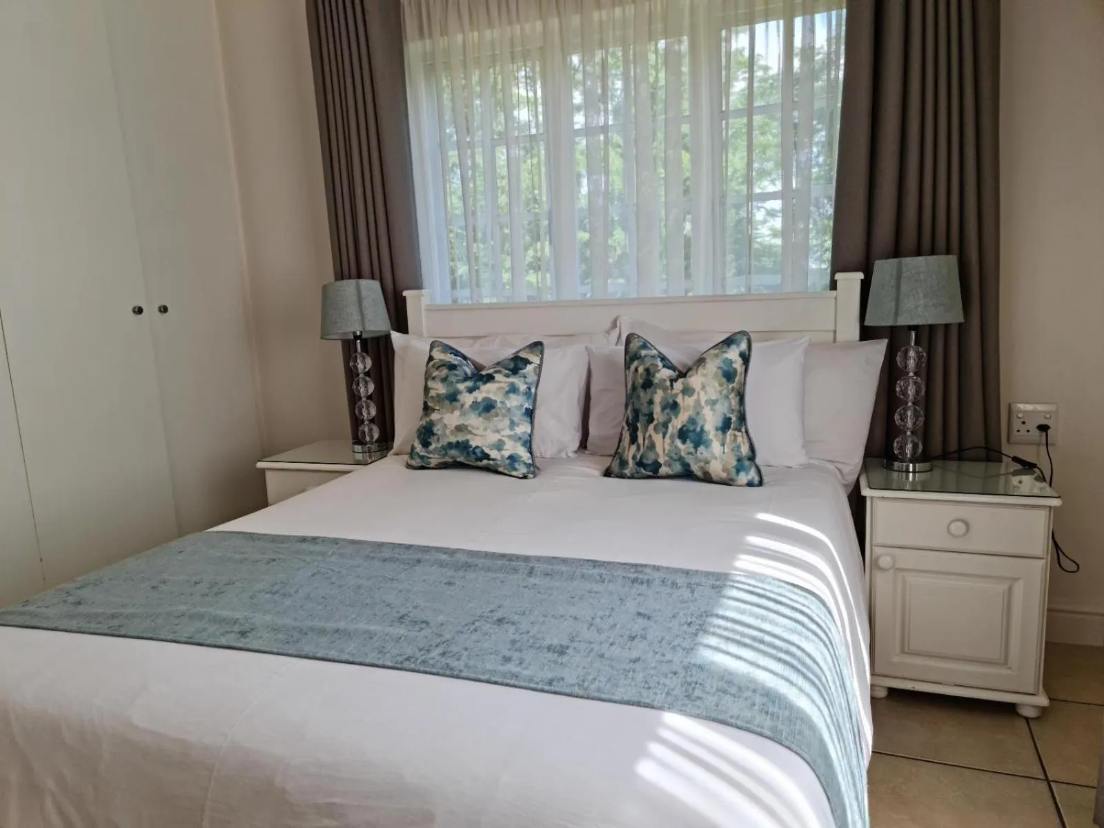 Bed in Peaches & Cream Bed & Breakfast