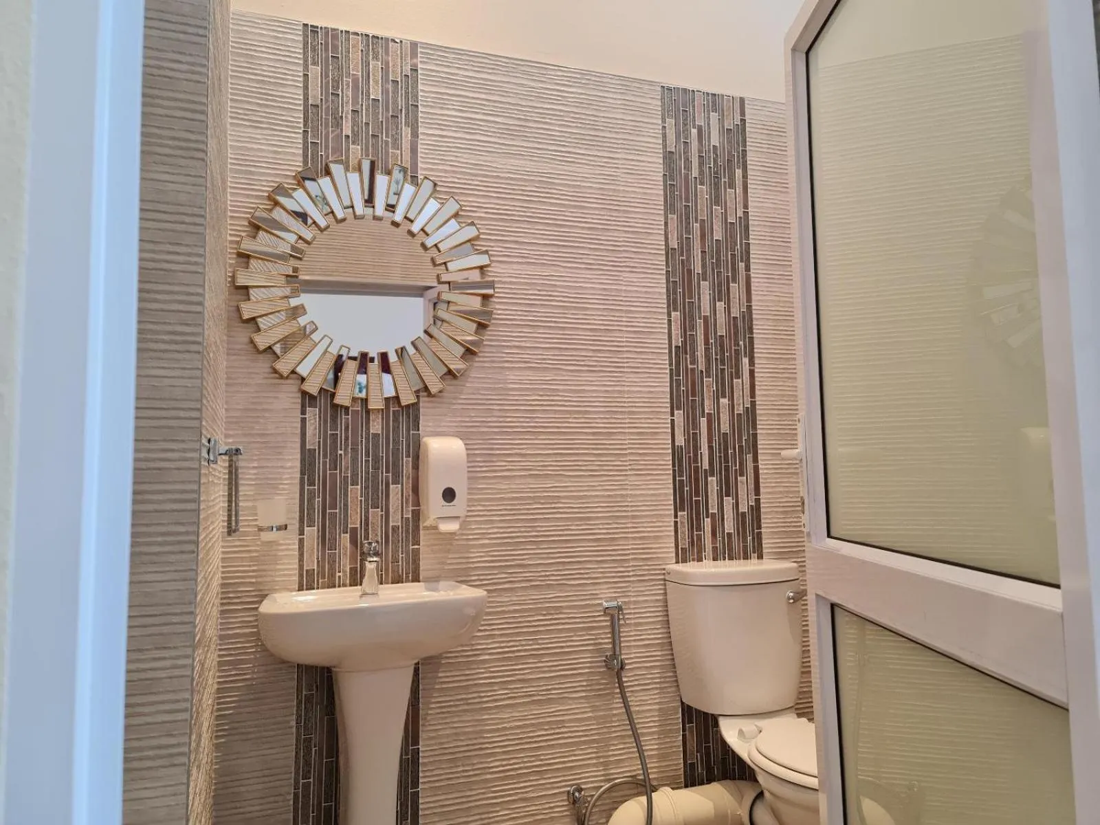 Bathroom in Peaches & Cream Bed & Breakfast