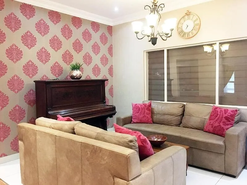 Lounge or bar in Peaches & Cream Bed & Breakfast